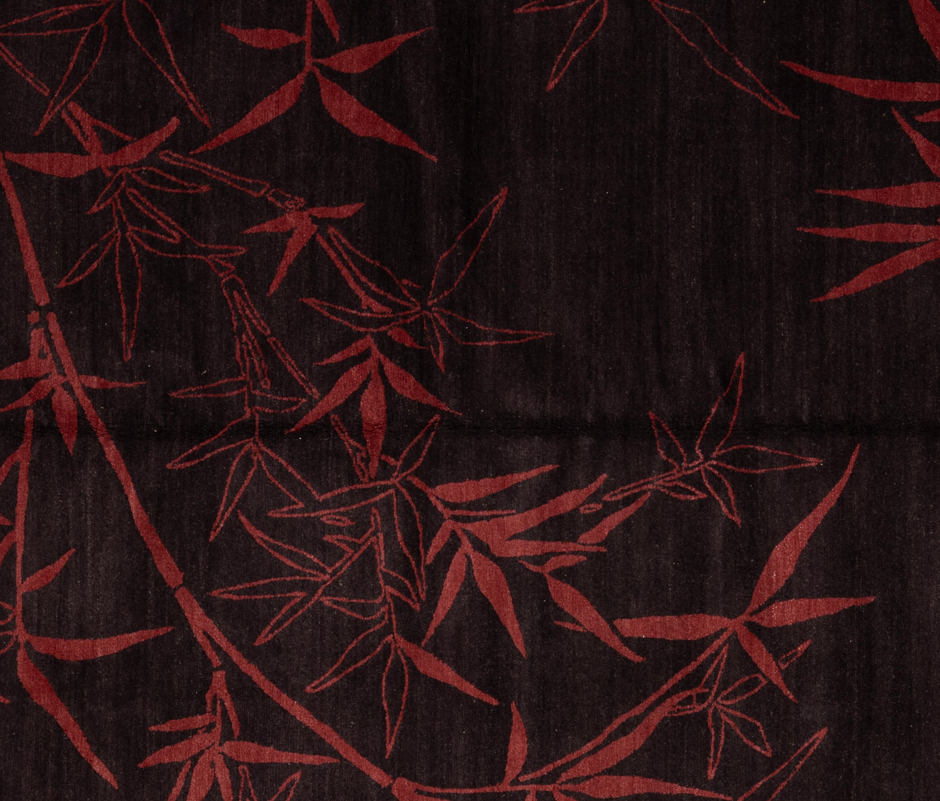 Rehaussez votre intérieur avec ce luxueux tapis en laine Contemporary, méticuleusement fabriqué à la main au Népal. Cette pièce exquise crée une pièce maîtresse visuellement captivante pour n'importe quelle pièce. Fabriqué par des artisans