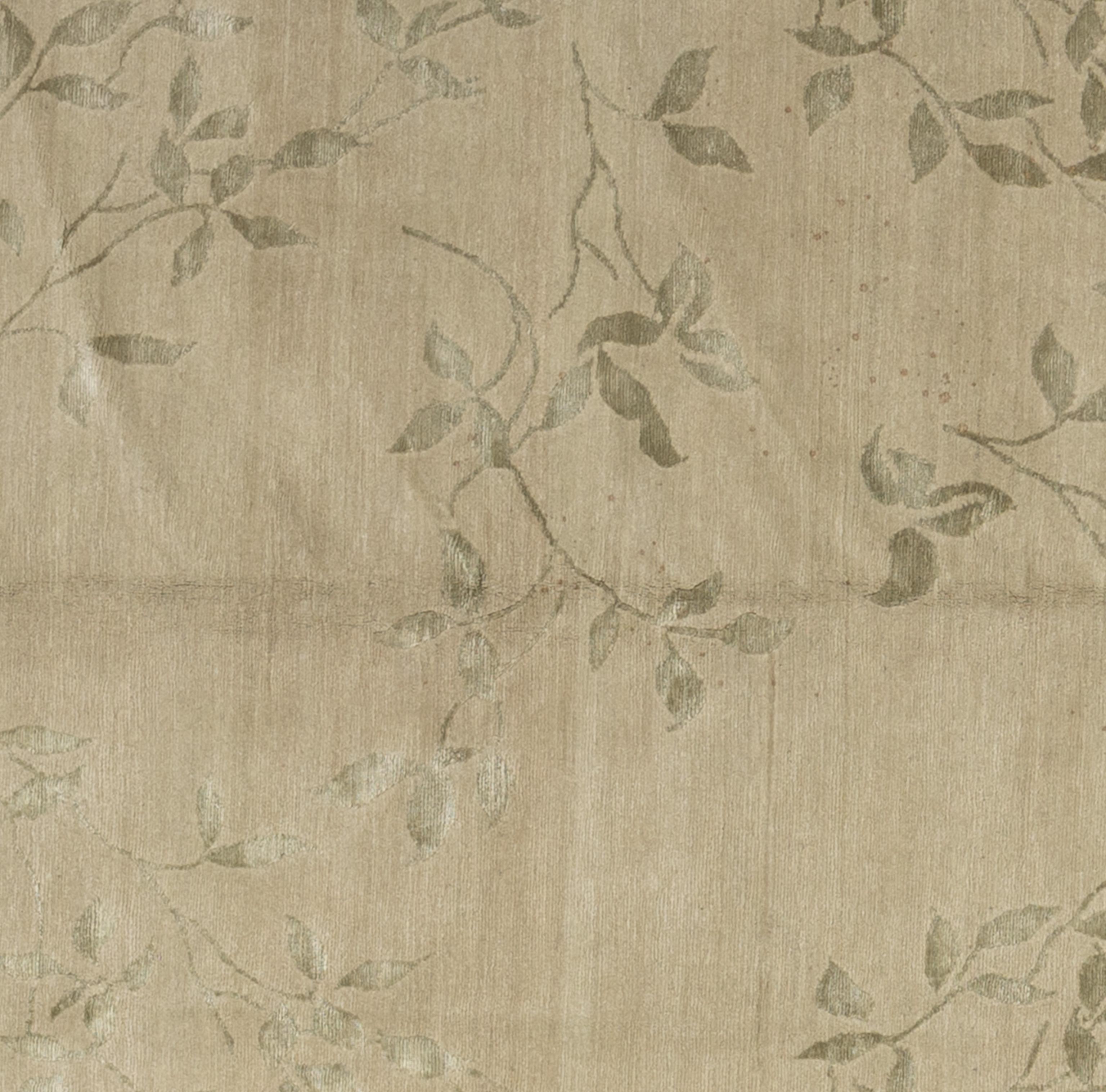 Verschönern Sie Ihr Zuhause mit diesem luxuriösen Teppich aus Wolle und Seide, der in sorgfältiger Handarbeit in Nepal hergestellt wurde. Dieses exquisite Stück ist ein visuell fesselnder Blickfang für jeden Raum. Der von geschickten