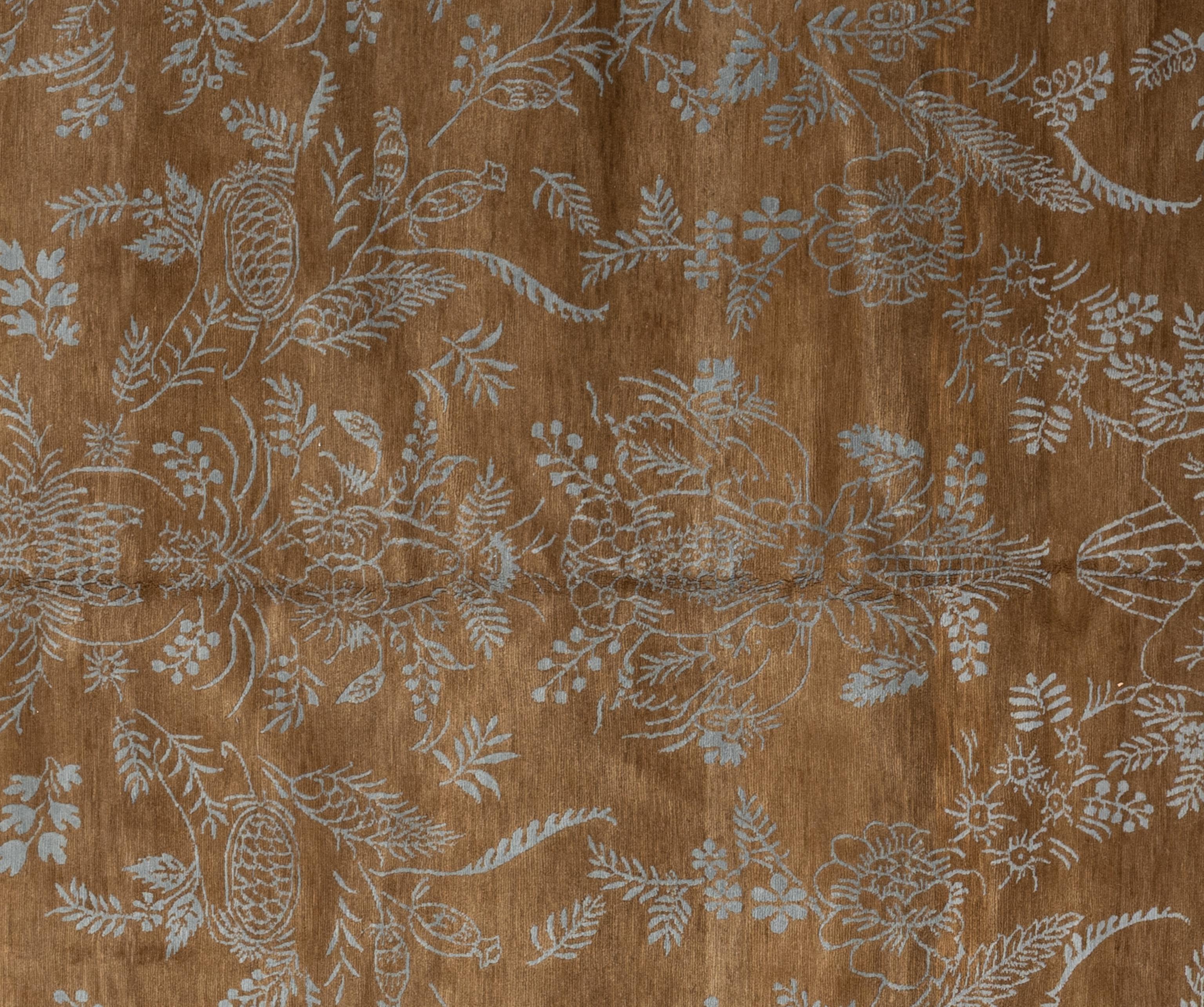 Élevez votre espace de vie avec cet exquis tapis en laine Contemporary, méticuleusement fabriqué à la main au Népal. La qualité exceptionnelle du tapis est évidente dans sa texture dense et pelucheuse, fabriquée à partir de 100 % de laine de