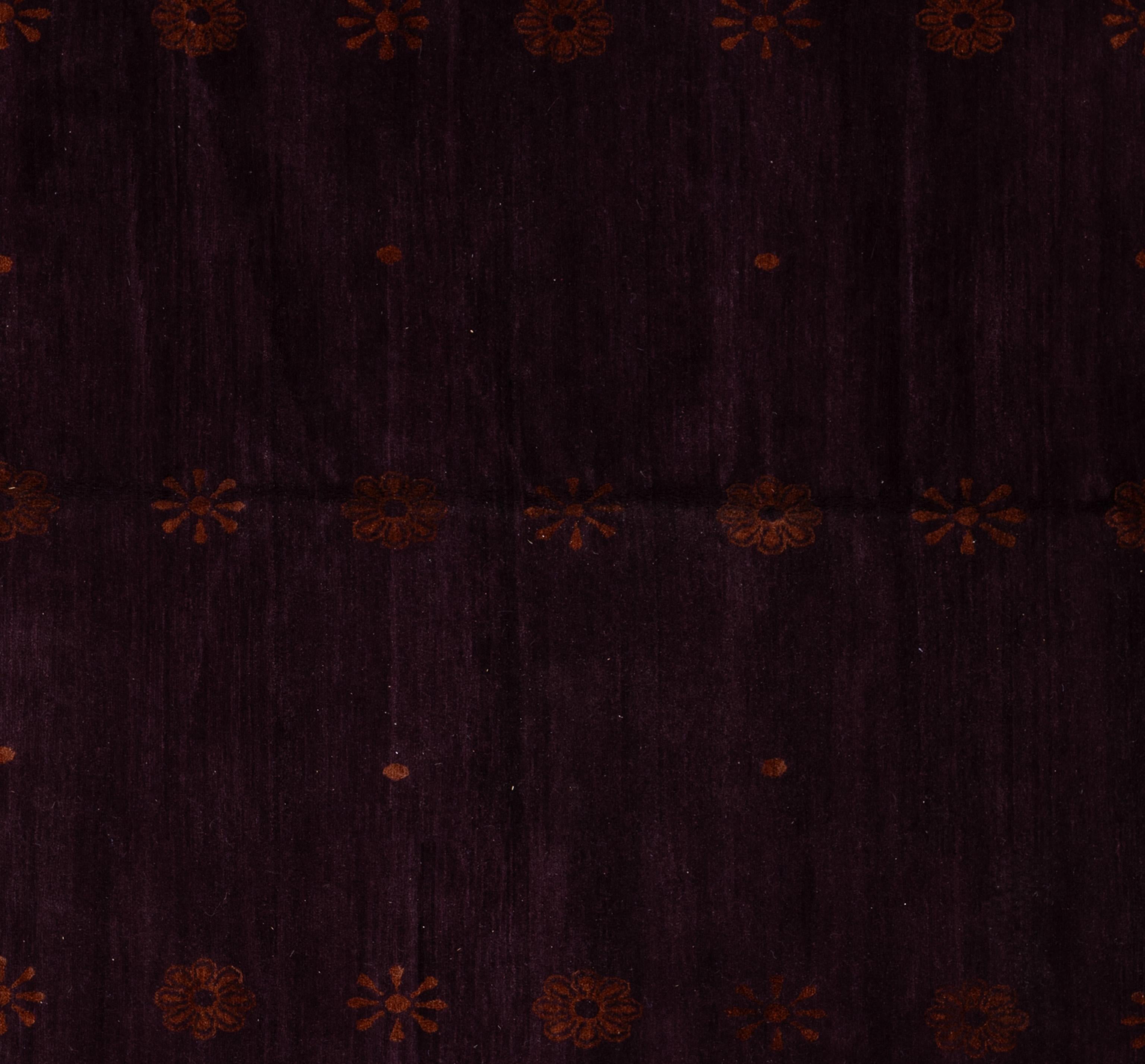 Elevate your living space with this exquisite Contemporary wool & silk rug, meticulously handcrafted in Nepal. The rug's exceptional quality is evident in its dense, plush texture, made from a premium blend of silk & wool, renowned for its