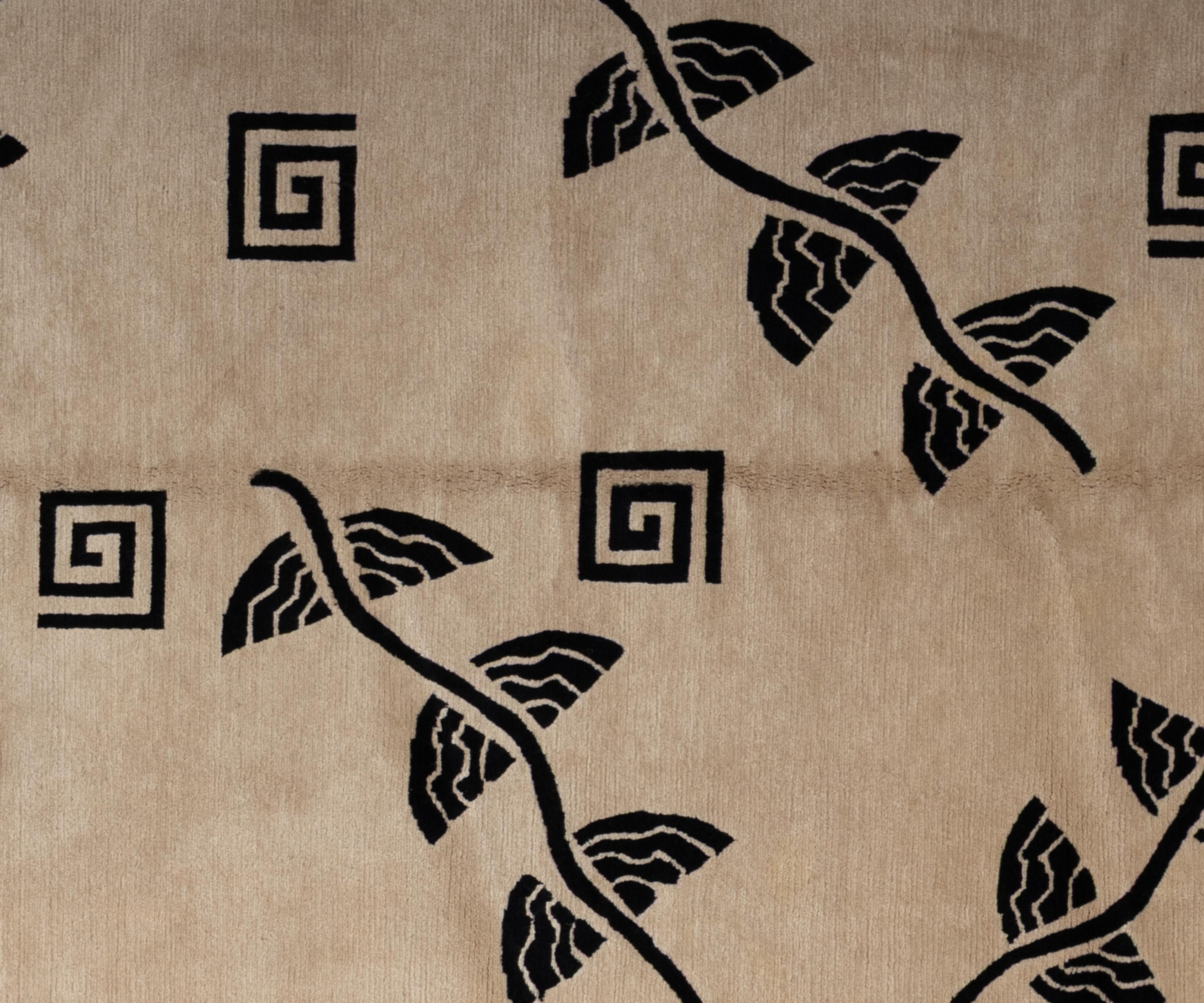 Verschönern Sie Ihren Wohnraum mit dem zeitlosen Charme unseres handgefertigten Contemporary-Teppichs, der direkt von den Kunsthandwerkern in Nepal stammt. Unsere Teppiche aus feinster Wolle strahlen nicht nur eine luxuriöse Weichheit aus, sondern