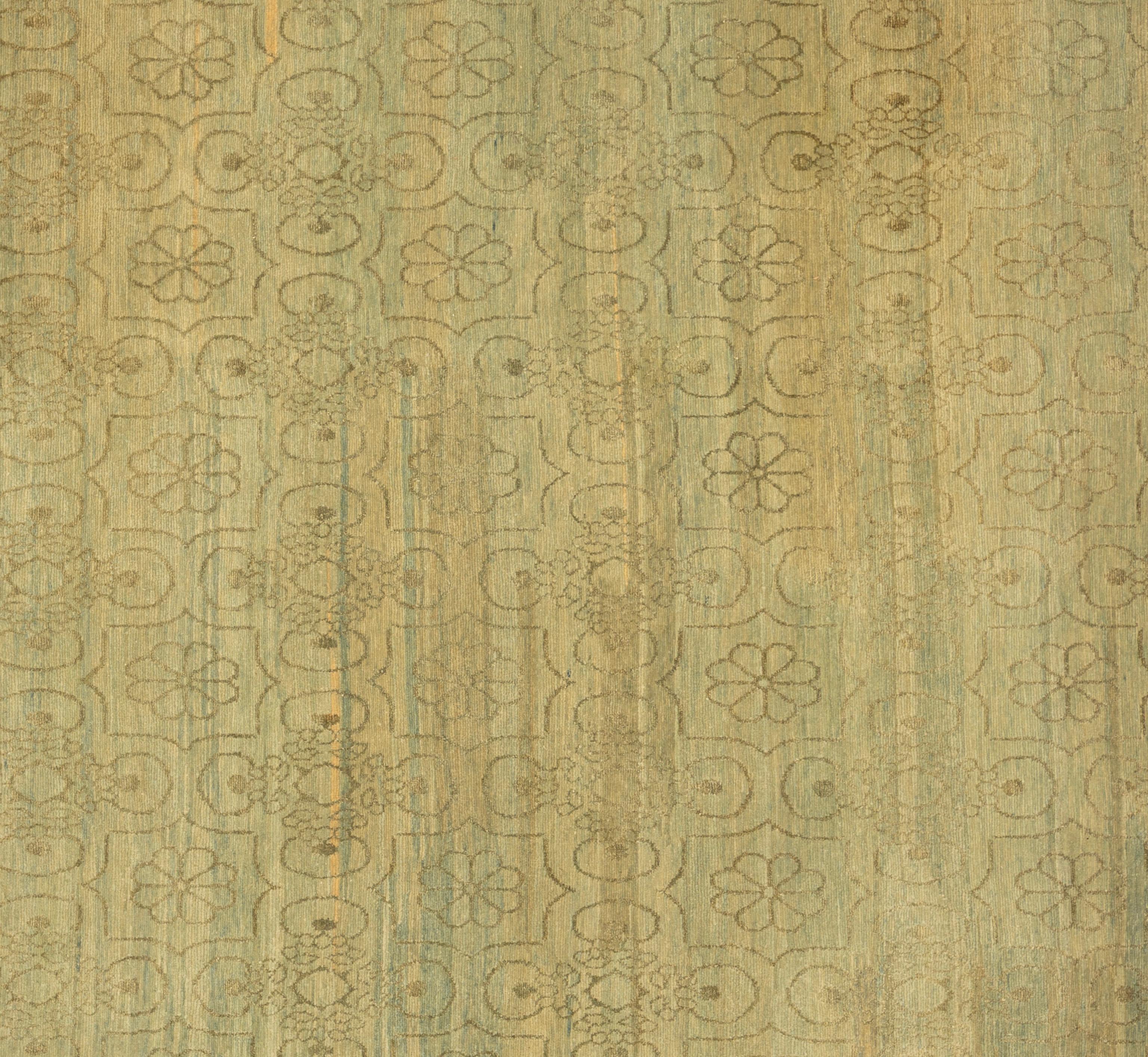 Eleva tu espacio vital con el encanto atemporal de nuestra alfombra contemporánea hecha a mano, directamente por los artesanos de Nepal. Procedentes de la lana más fina, nuestras alfombras no sólo desprenden una lujosa suavidad, sino que también