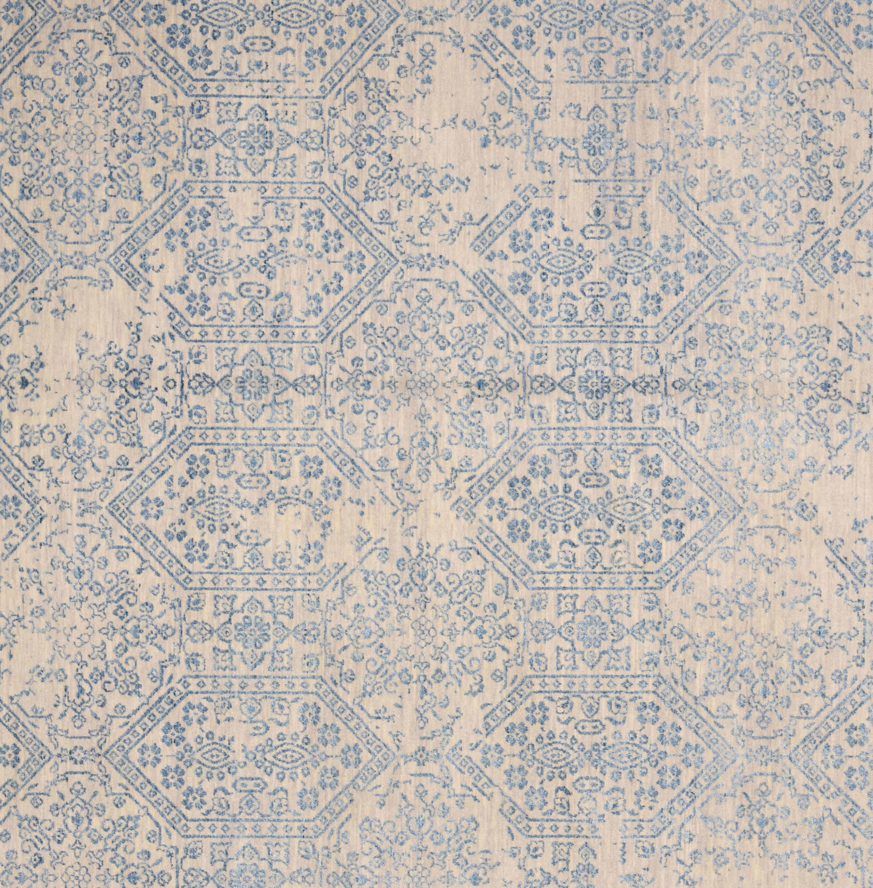Rehaussez votre espace de vie avec l'allure intemporelle de notre tapis Contemporary fabriqué à la main. Fabriqués à partir de la laine la plus fine, nos tapis offrent non seulement une douceur luxueuse, mais aussi une durabilité inégalée, ce qui