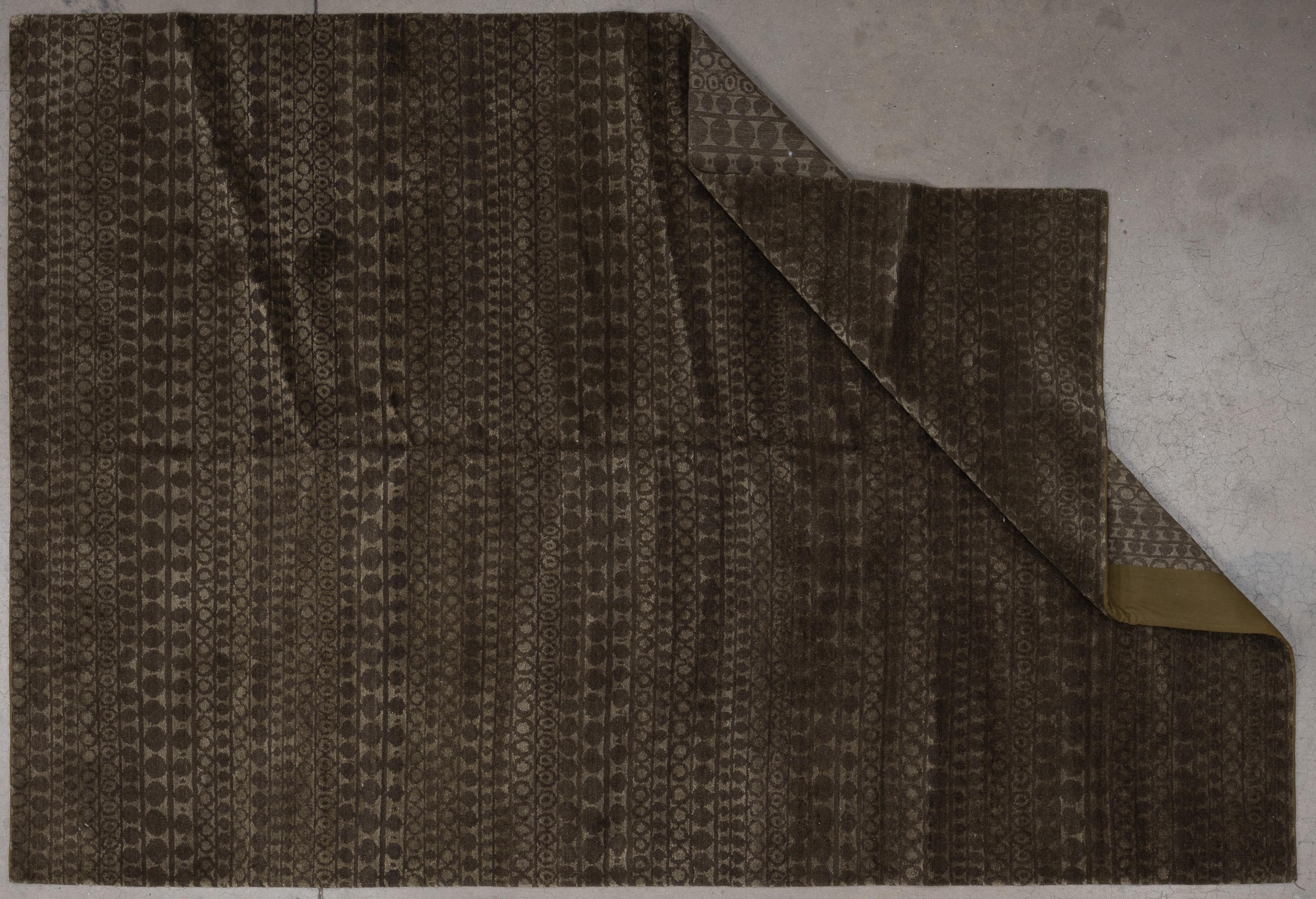 Hand-Woven 21st Century Contemporary Rug For Sale