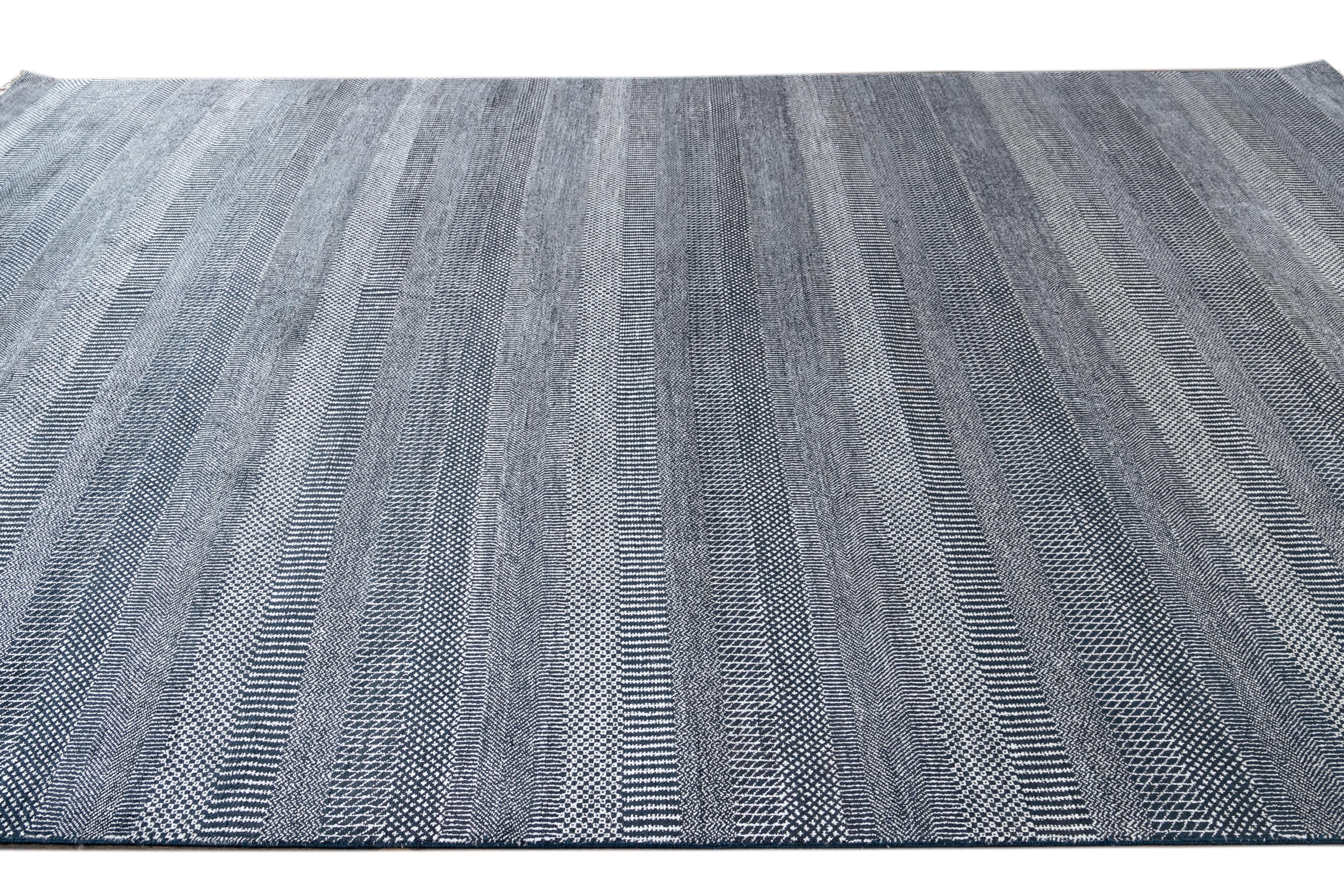 Blue Contemporary Savannah Wool Rug With Geometric Pattern For Sale 2