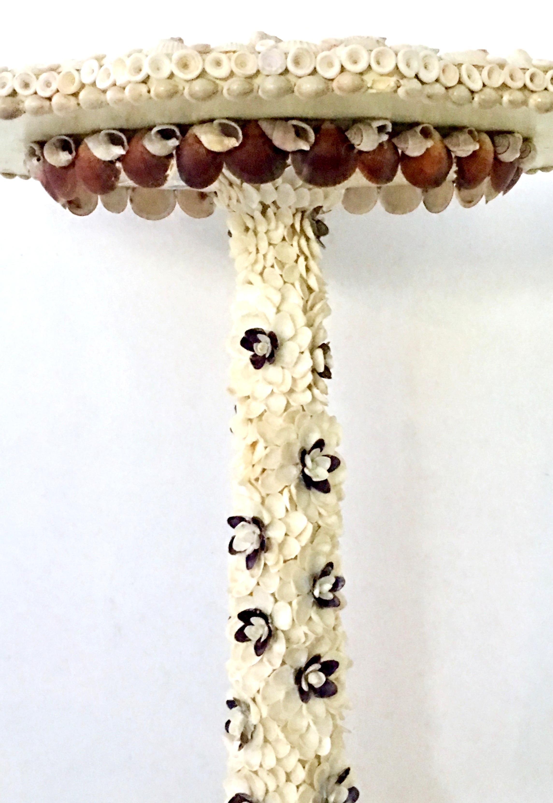 XXIe siècle et contemporain table tripode en nacre incrustée de coquillages:: 21e siècle:: contemporaine