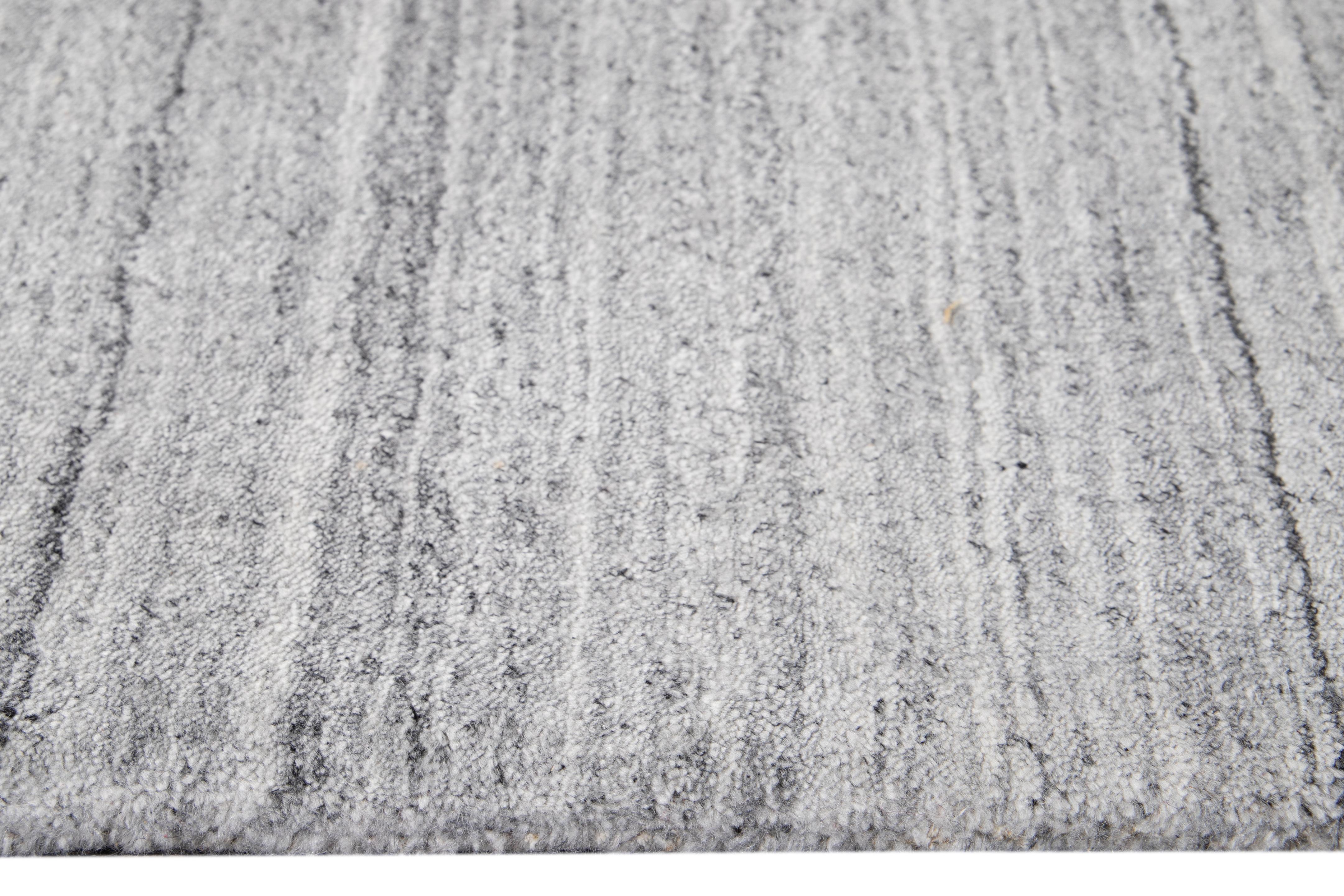 21. Jahrhundert Zeitgenössischer Teppich aus fester Wolle im Zustand „Neu“ im Angebot in Norwalk, CT