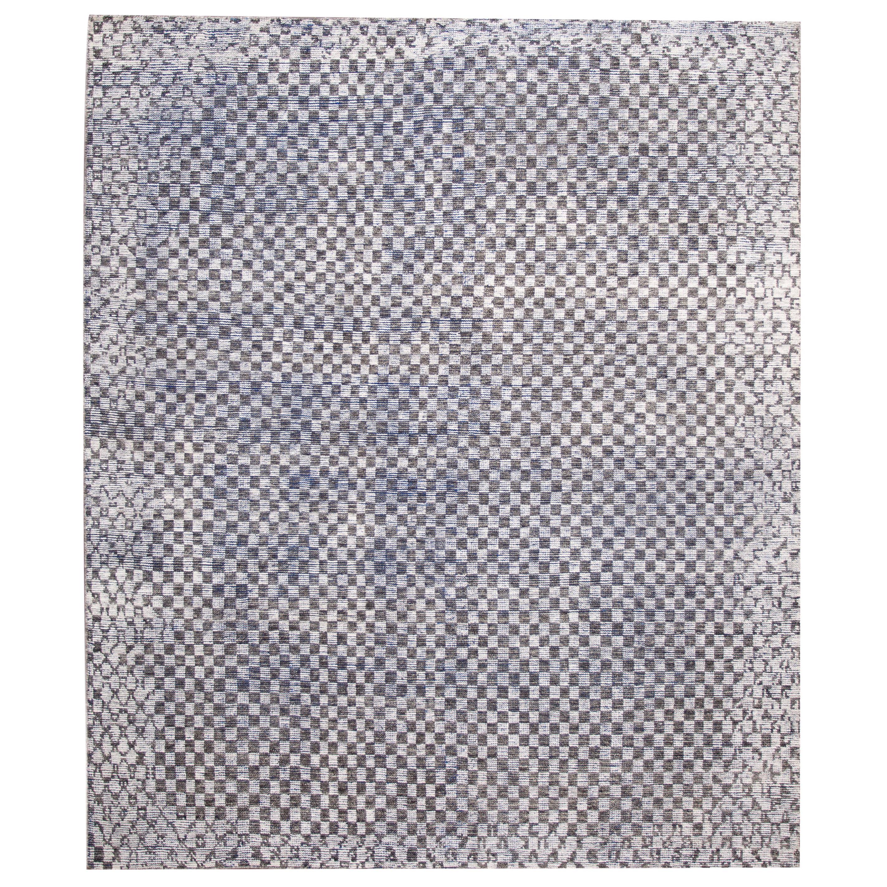 Contemporary Soumak Style Wool Rug in Gray With Seamless Design For Sale
