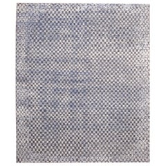 Contemporary Soumak Style Wool Rug in Gray With Seamless Design