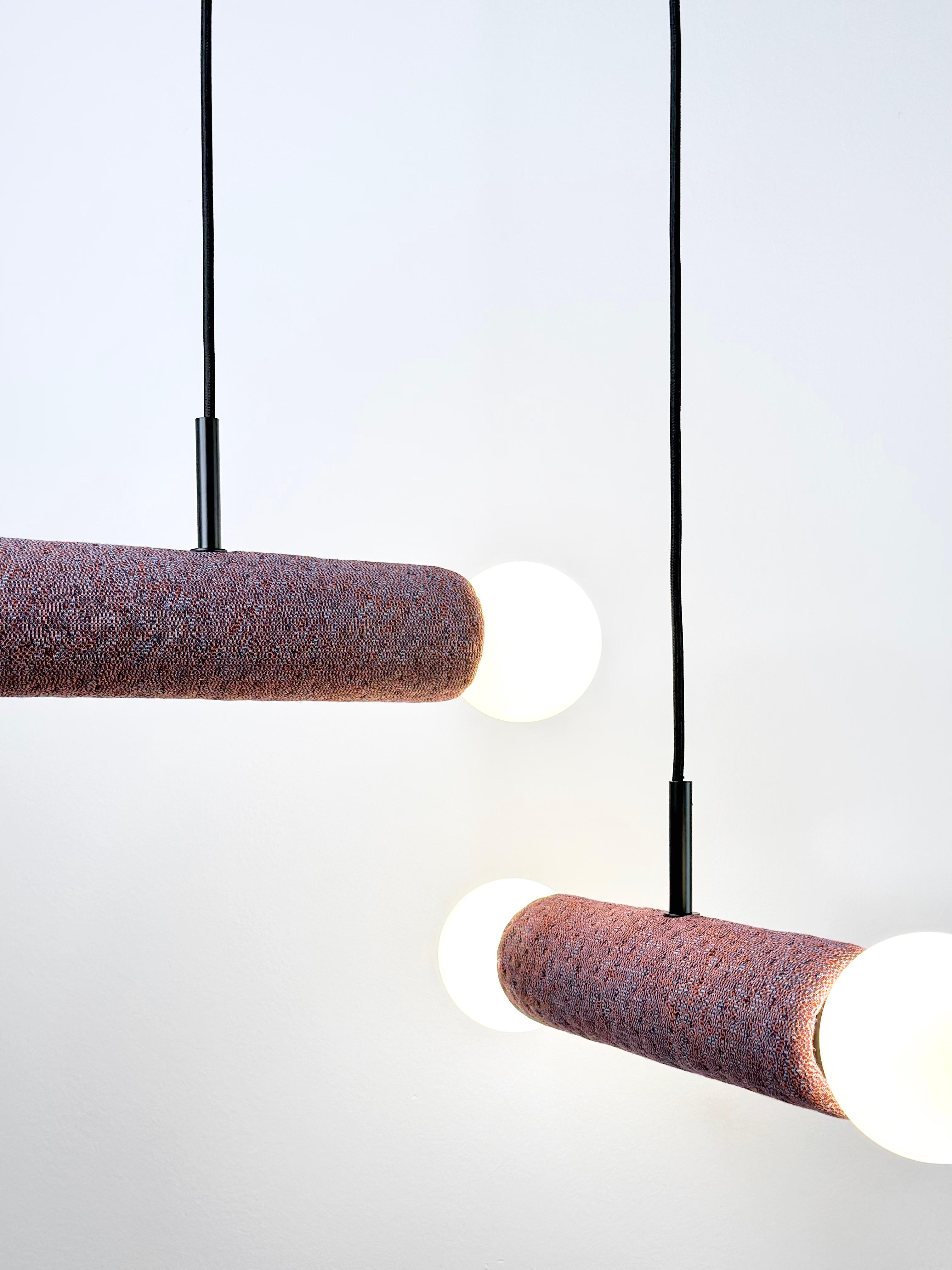 Gemini - Lampada a sospensione a doppia luce realizzata a mano in gres ceramico e tessuto Kvadrat in vendita 7