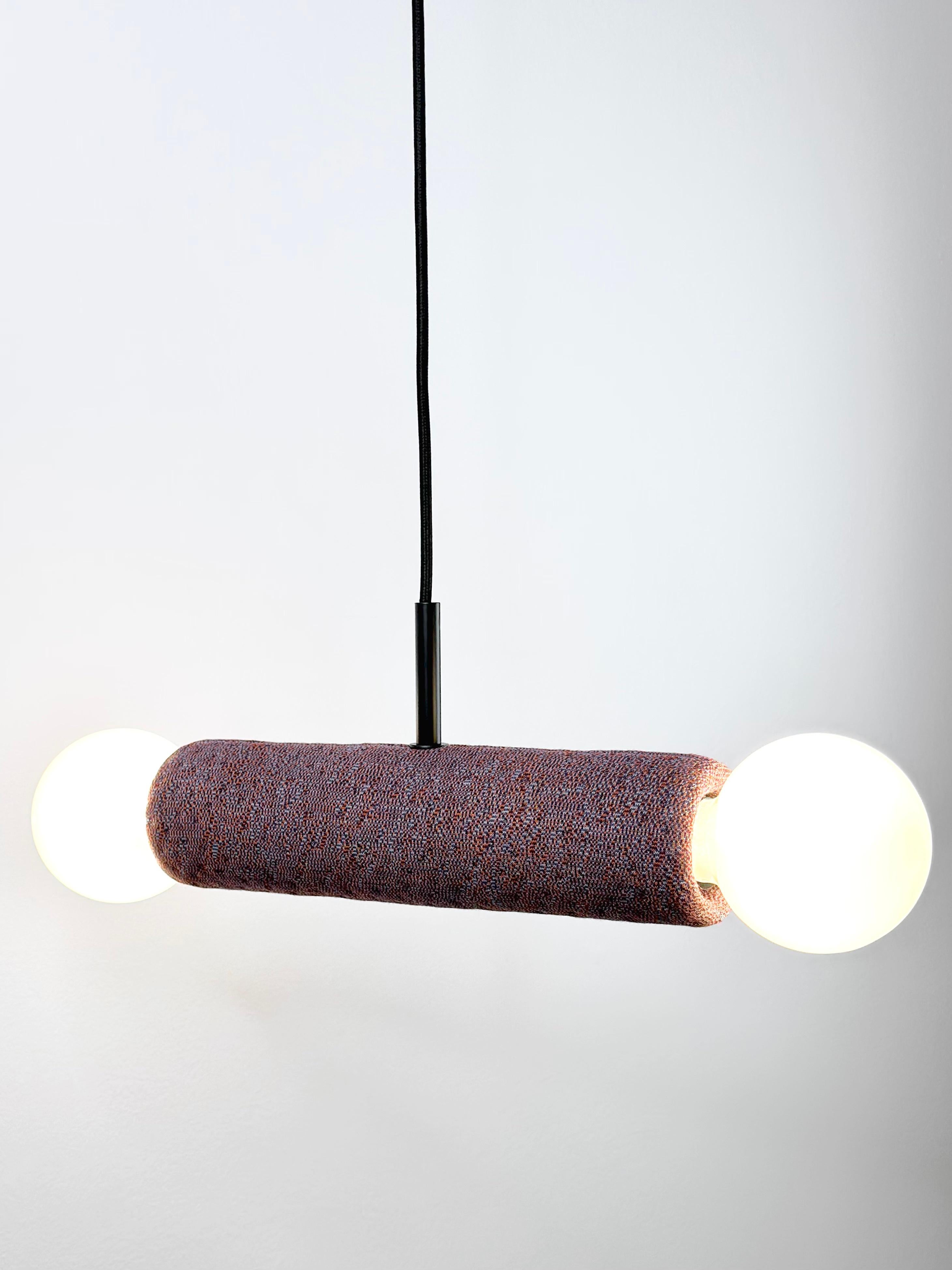 Gemini - Lampada a sospensione a doppia luce realizzata a mano in gres ceramico e tessuto Kvadrat in vendita 8