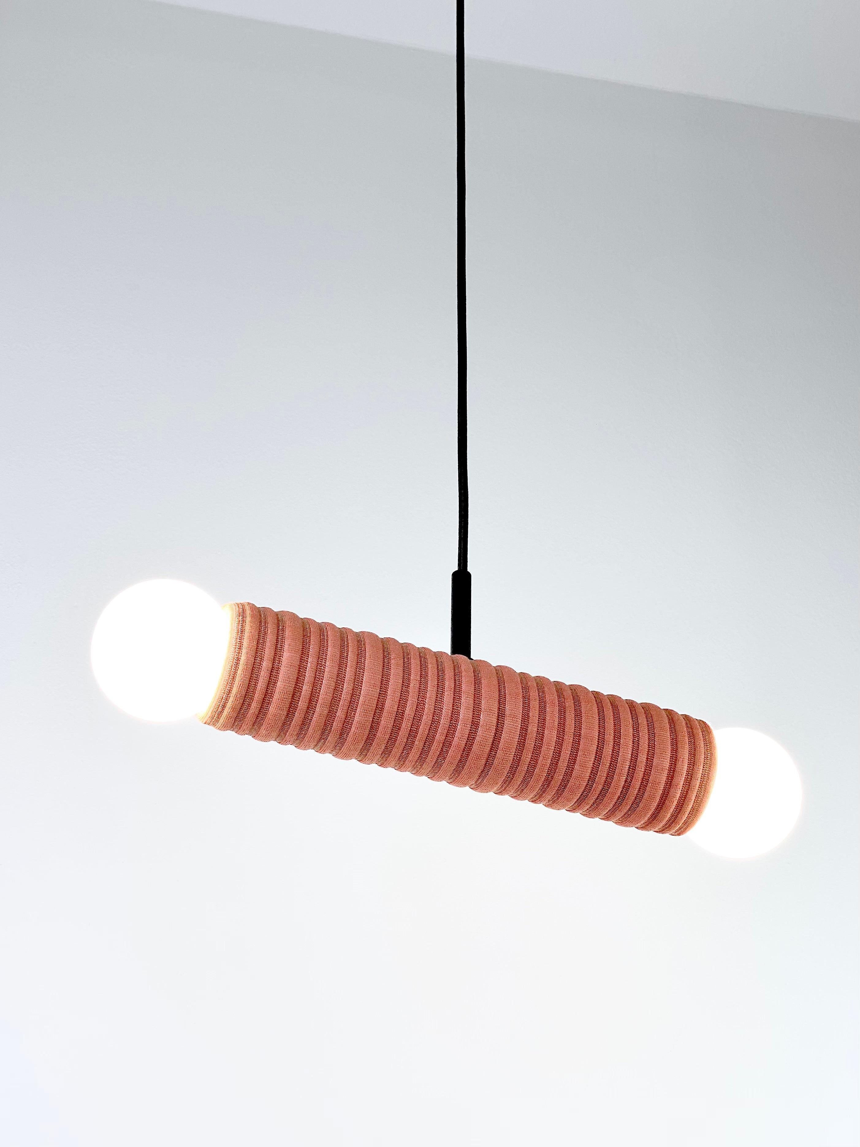 Calco Gemini - Sospensione a doppia luce personalizzabile in ceramica e tessuto Kvadrat fatta a mano in vendita