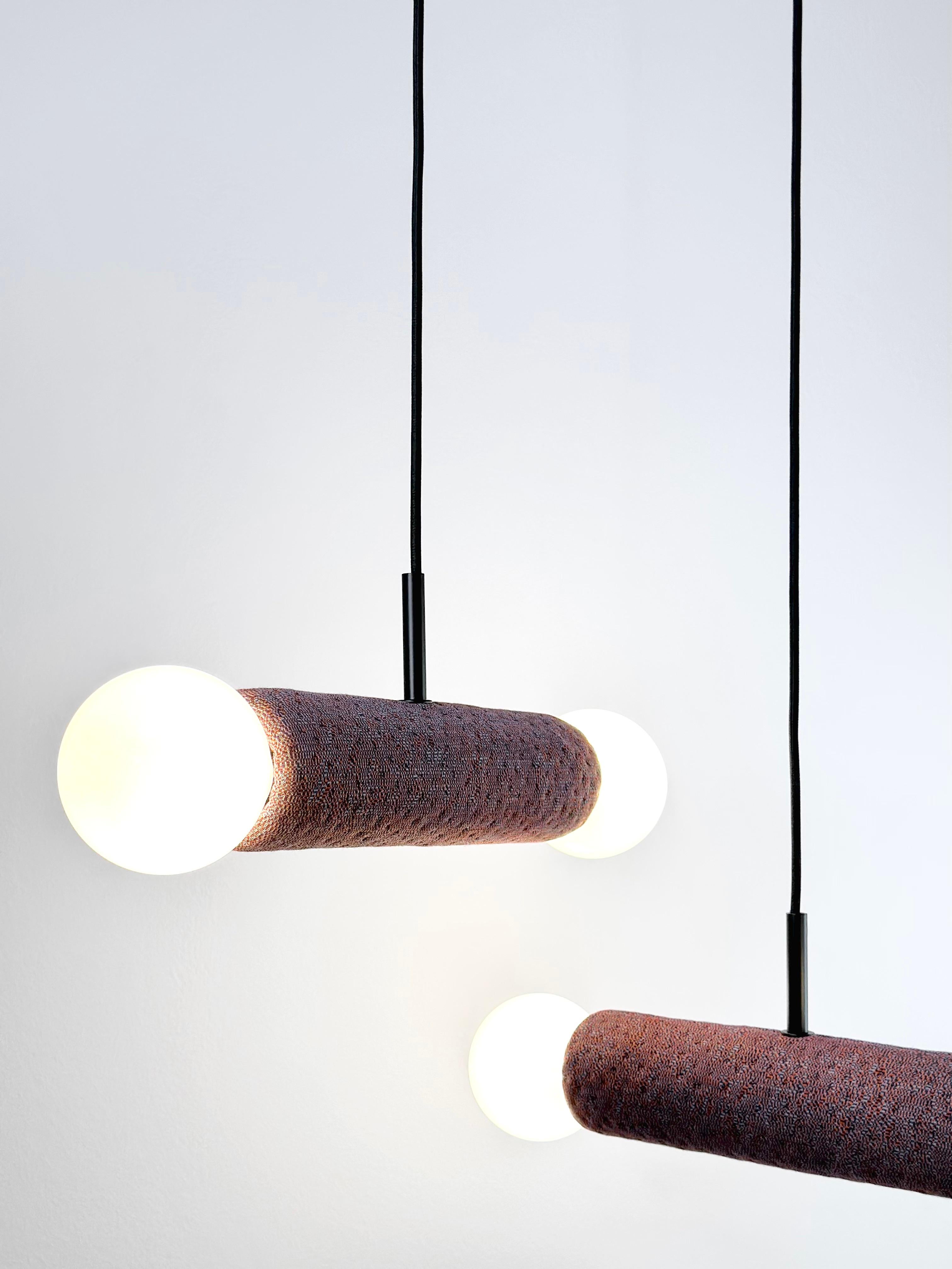 Gemini - Lampada a sospensione a doppia luce realizzata a mano in gres ceramico e tessuto Kvadrat In condizioni Nuovo in vendita a Köln, DE
