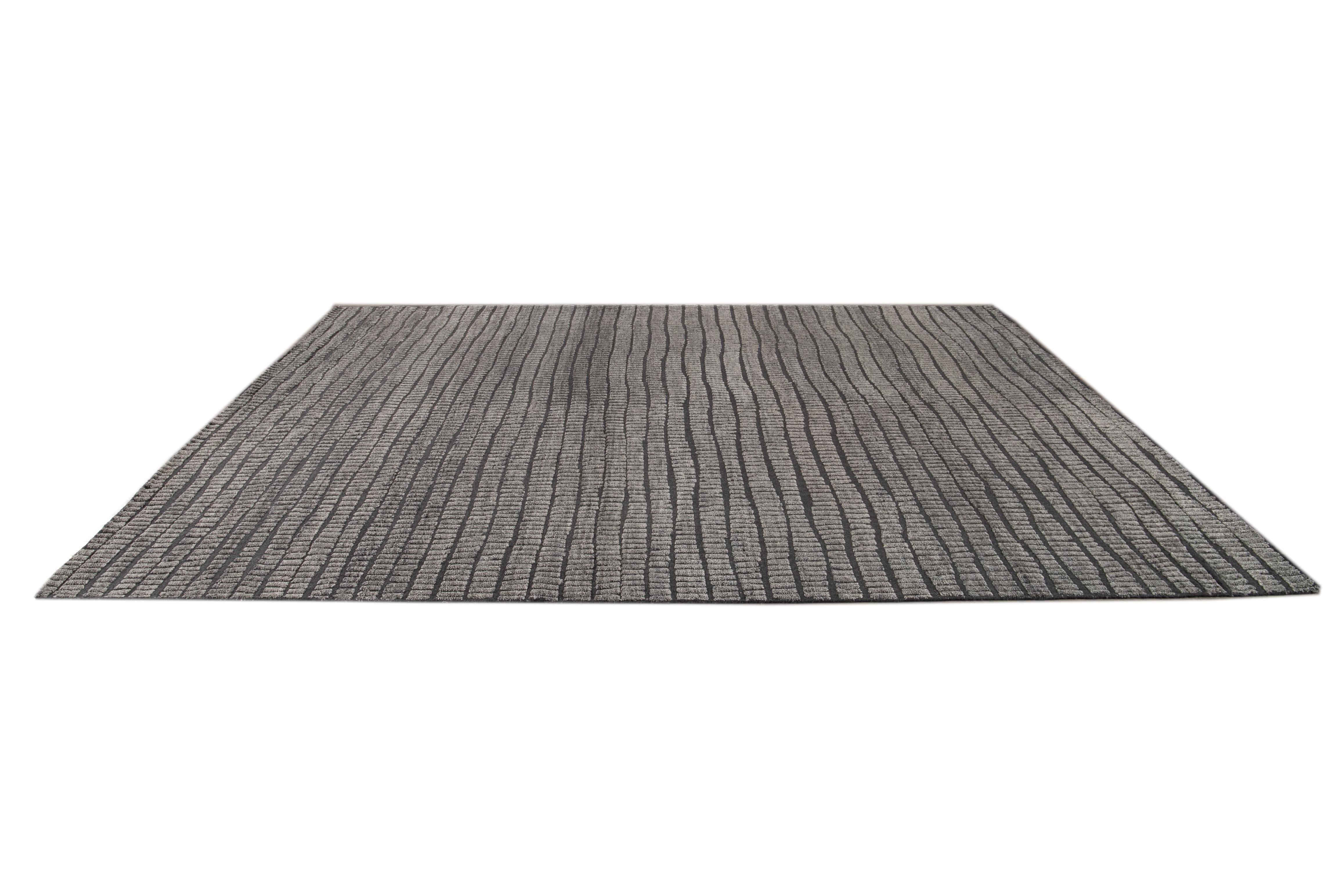 Contemporary Textured High Low Wool Rug In Dark Grey  For Sale 1