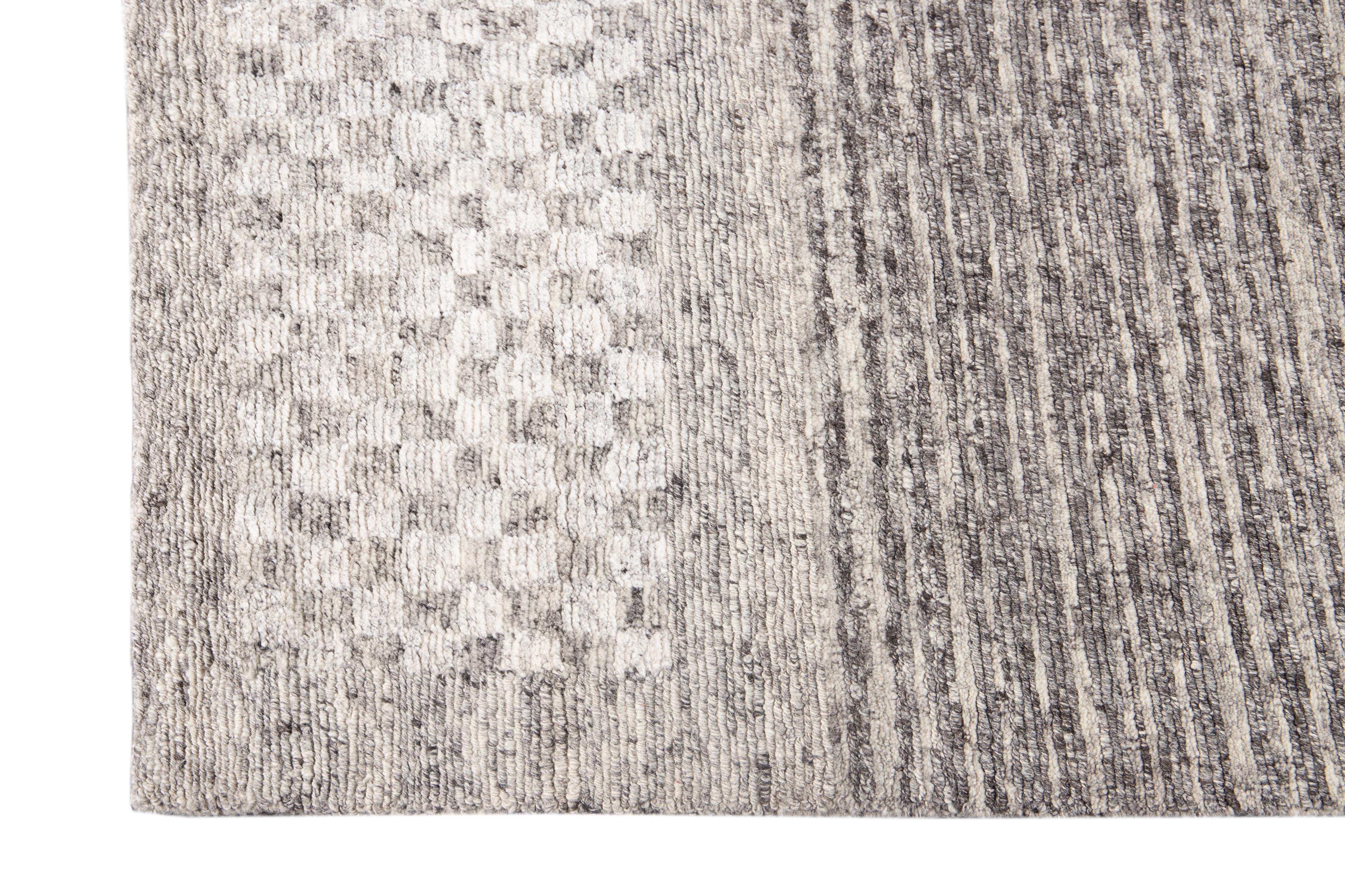 21st Century Contemporary Textured Loop Wool Rug In New Condition For Sale In Norwalk, CT
