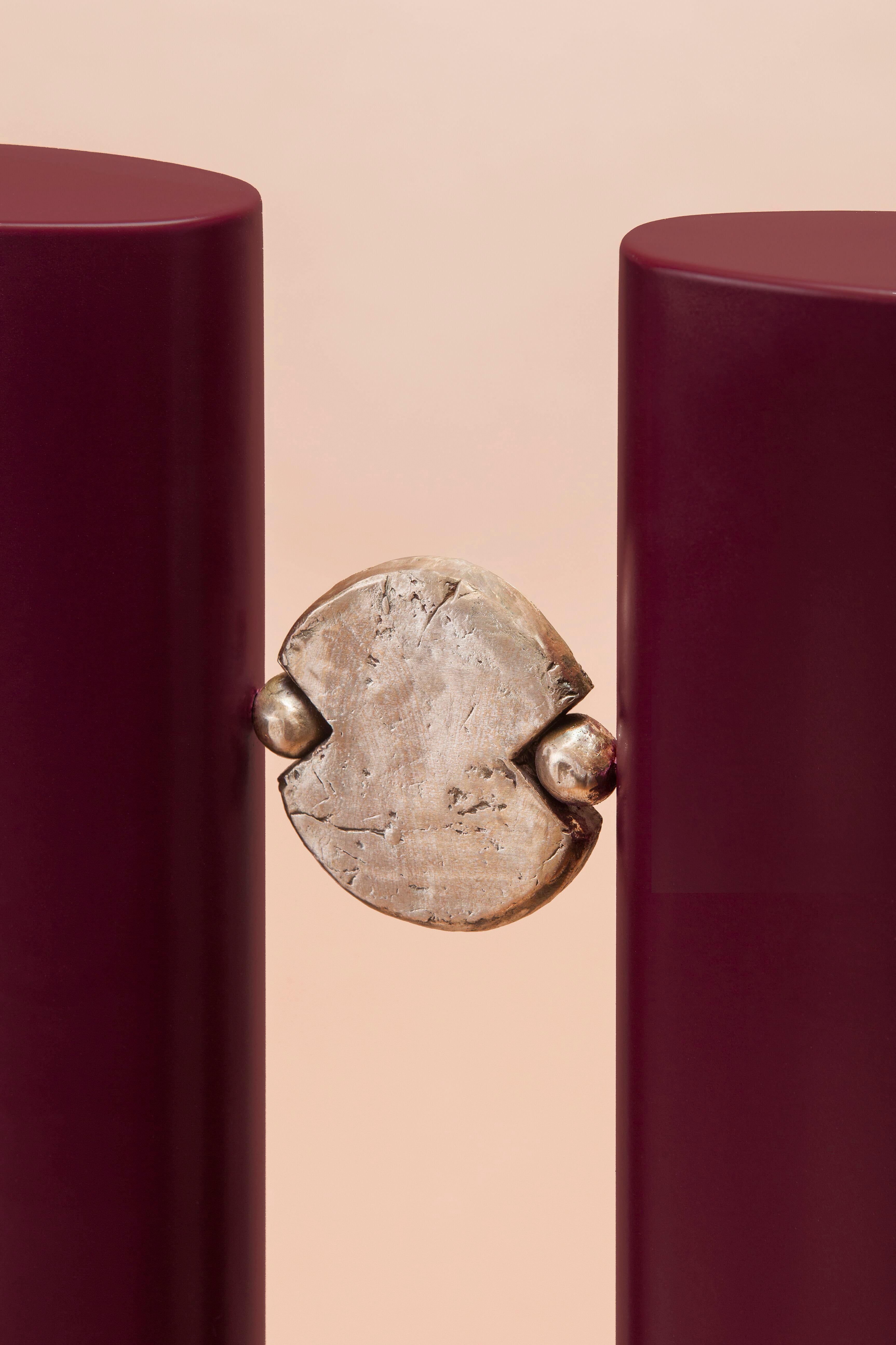 Metall lackiert Struktur geschmolzen Bronze-Element, und Rosa Quarzit Marmor sitzen 