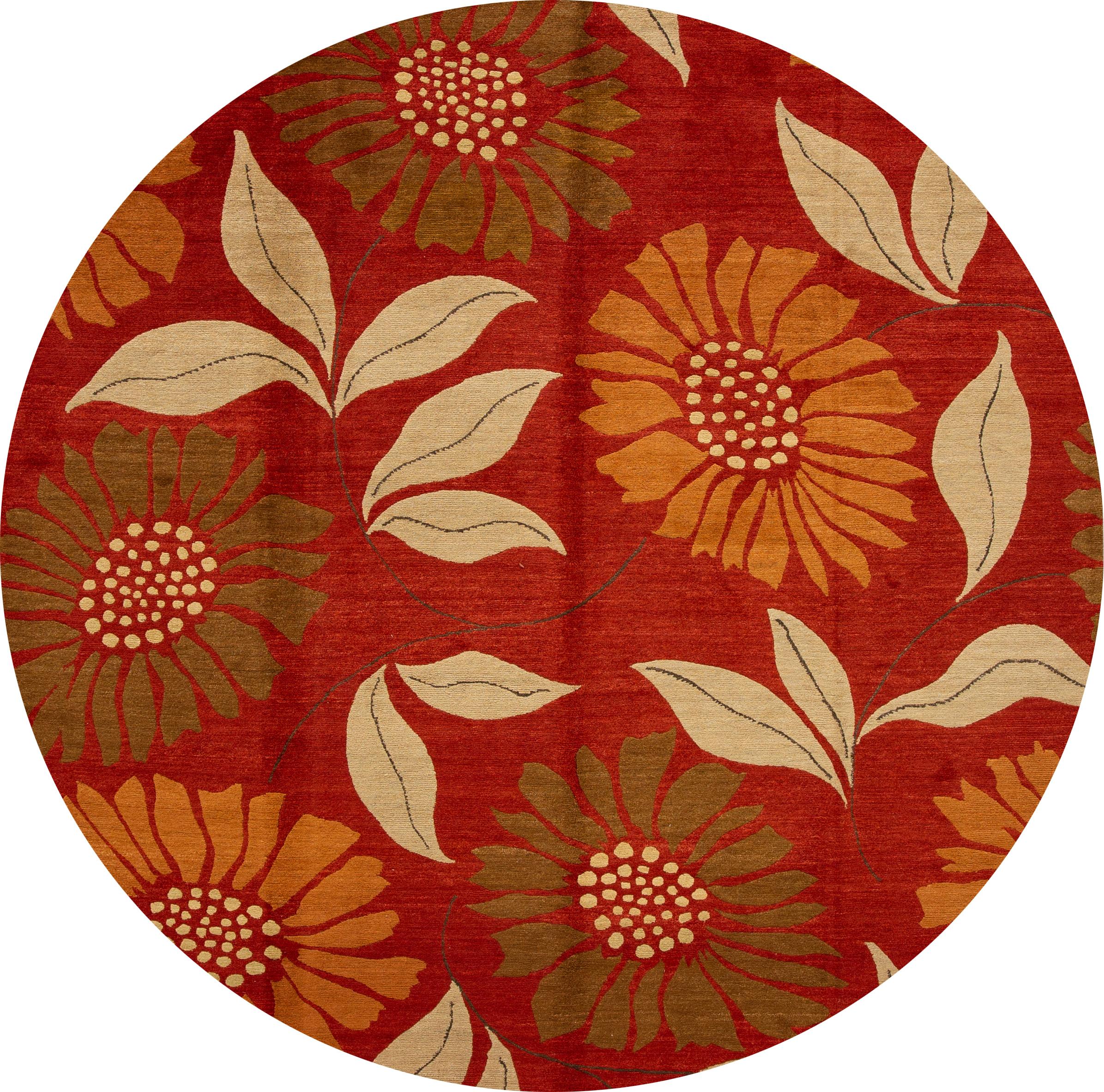 Ein wunderschöner zeitgenössischer tibetischer Wollteppich des 21. Jahrhunderts, handgeknüpft mit einem roten Feld und mehrfarbigen Akzenten in einem floralen Allover-Design.
Dieser Teppich misst 8' x 10'.
 