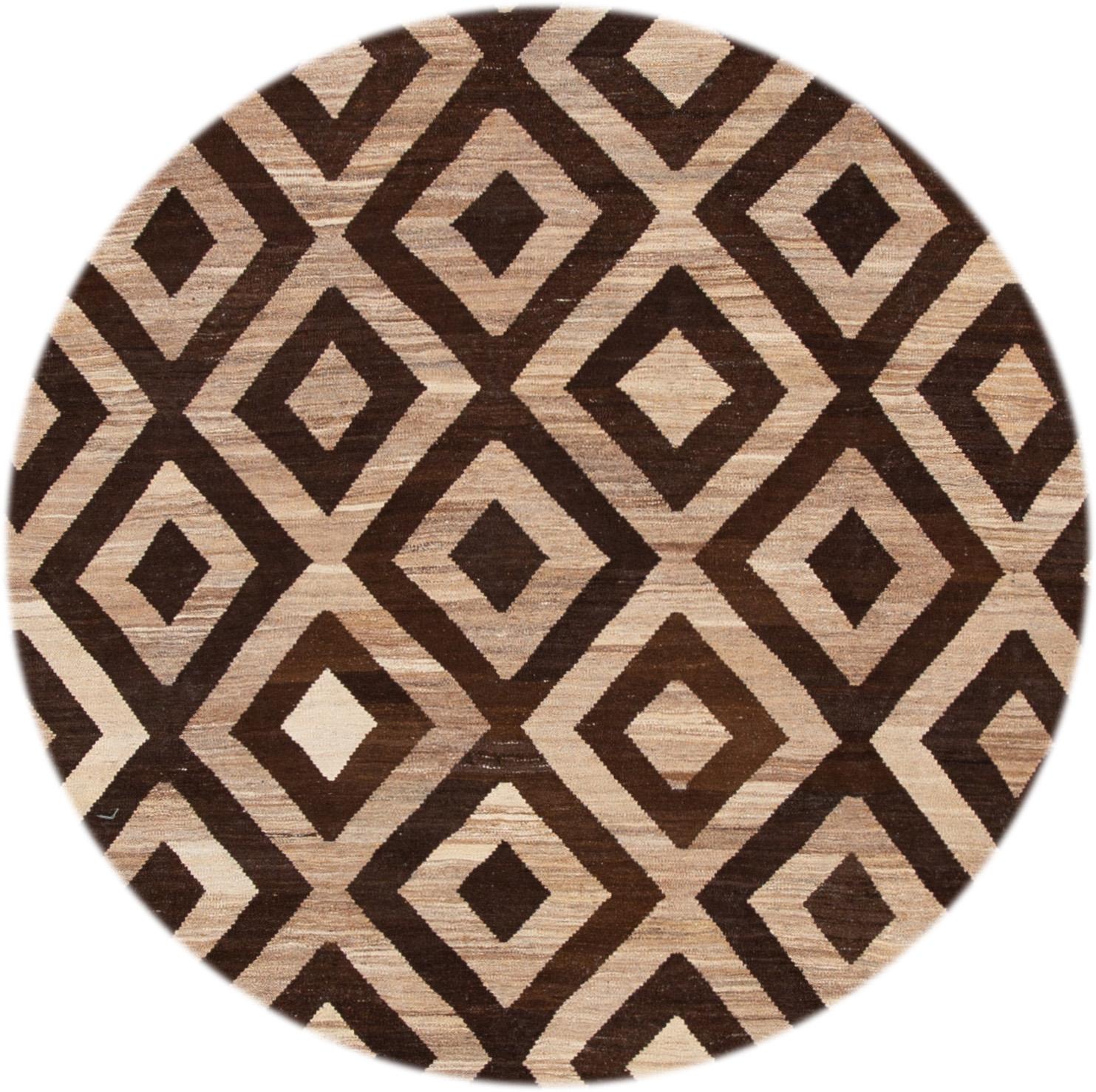 Beautiful hand knotted wool, modern Turkish Kilim wool rug. This rug features a brownfield with abstract, tan interlocking geometric designs. 

This rug measures: 10' 1