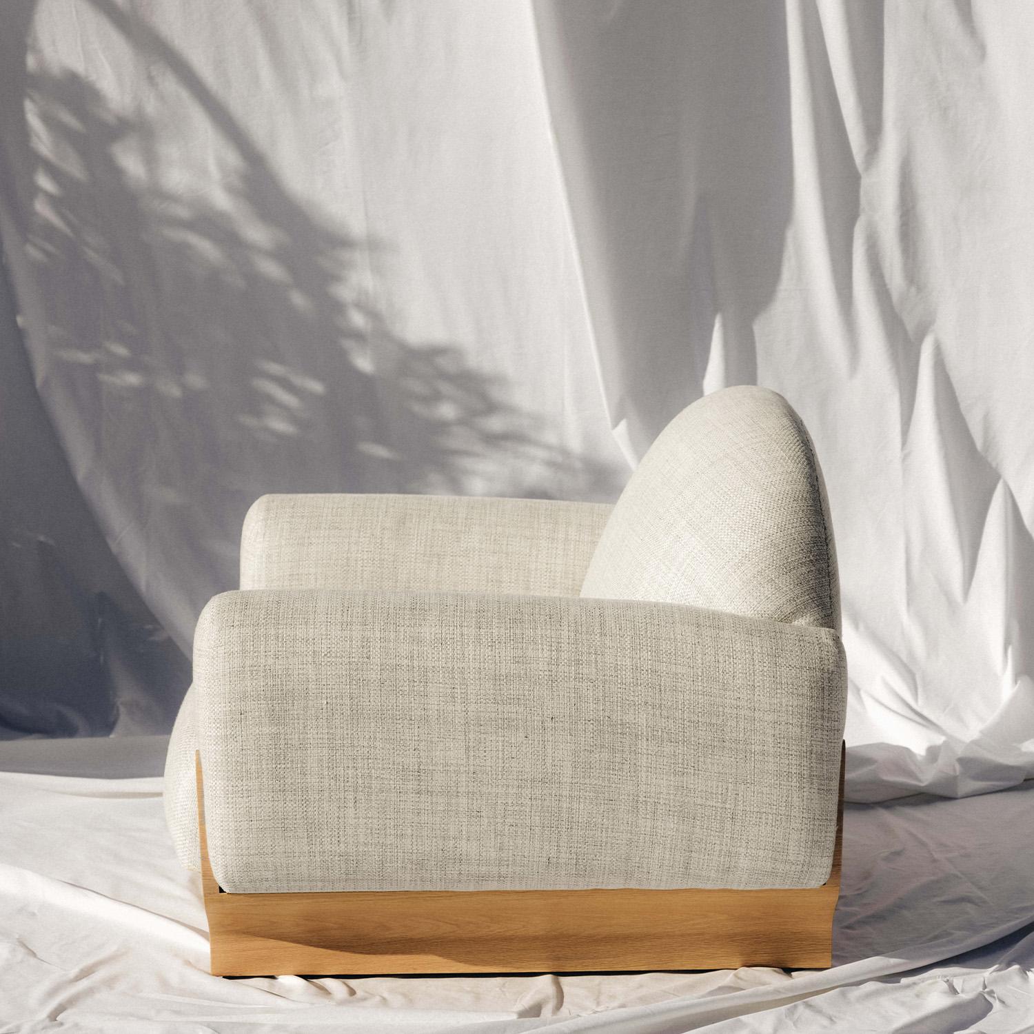 Sillón Copacabana Siglo XXI, base de roble oscurecido, by Duistt en venta 2