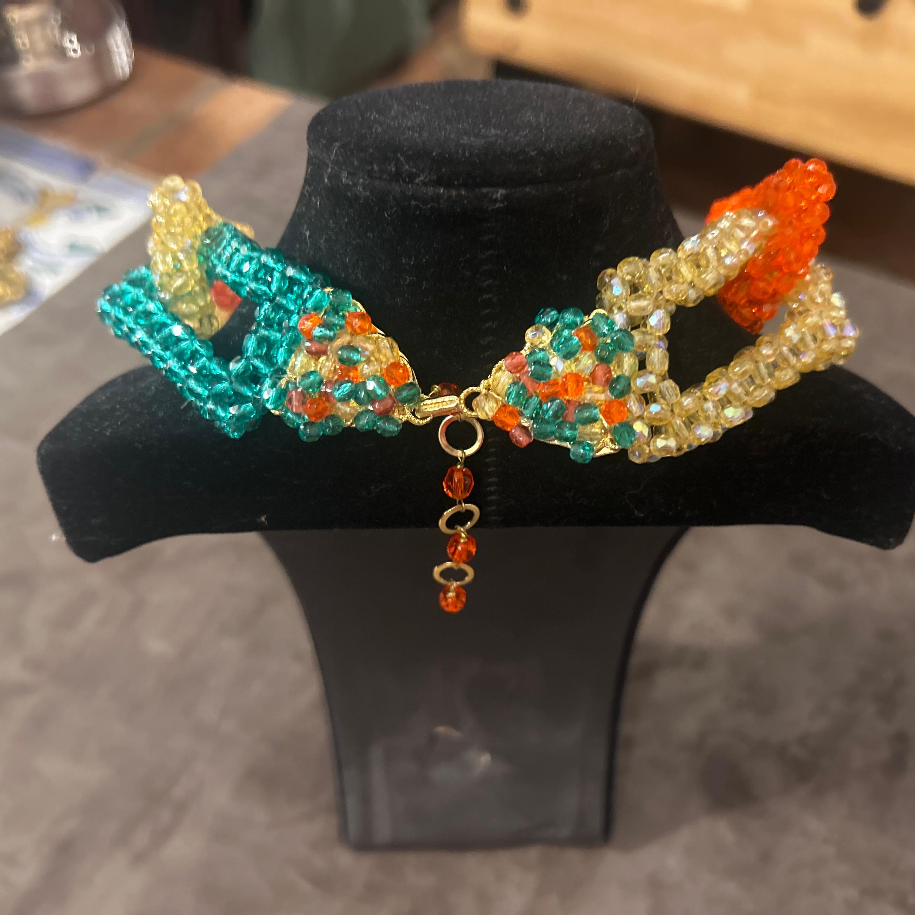 Questa accattivante collana di Coppola e Toppo è una creazione vibrante e contemporanea del XXI secolo, che richiama l'audacia e l'intricata maestria del marchio. Il design è caratterizzato da grandi maglie intrecciate realizzate interamente con
