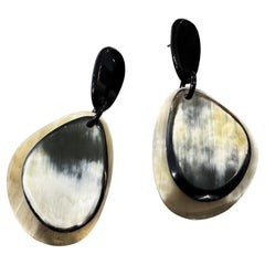 21. Jahrhundert Modeschmuck Italienische Ohrringe aus Knochen