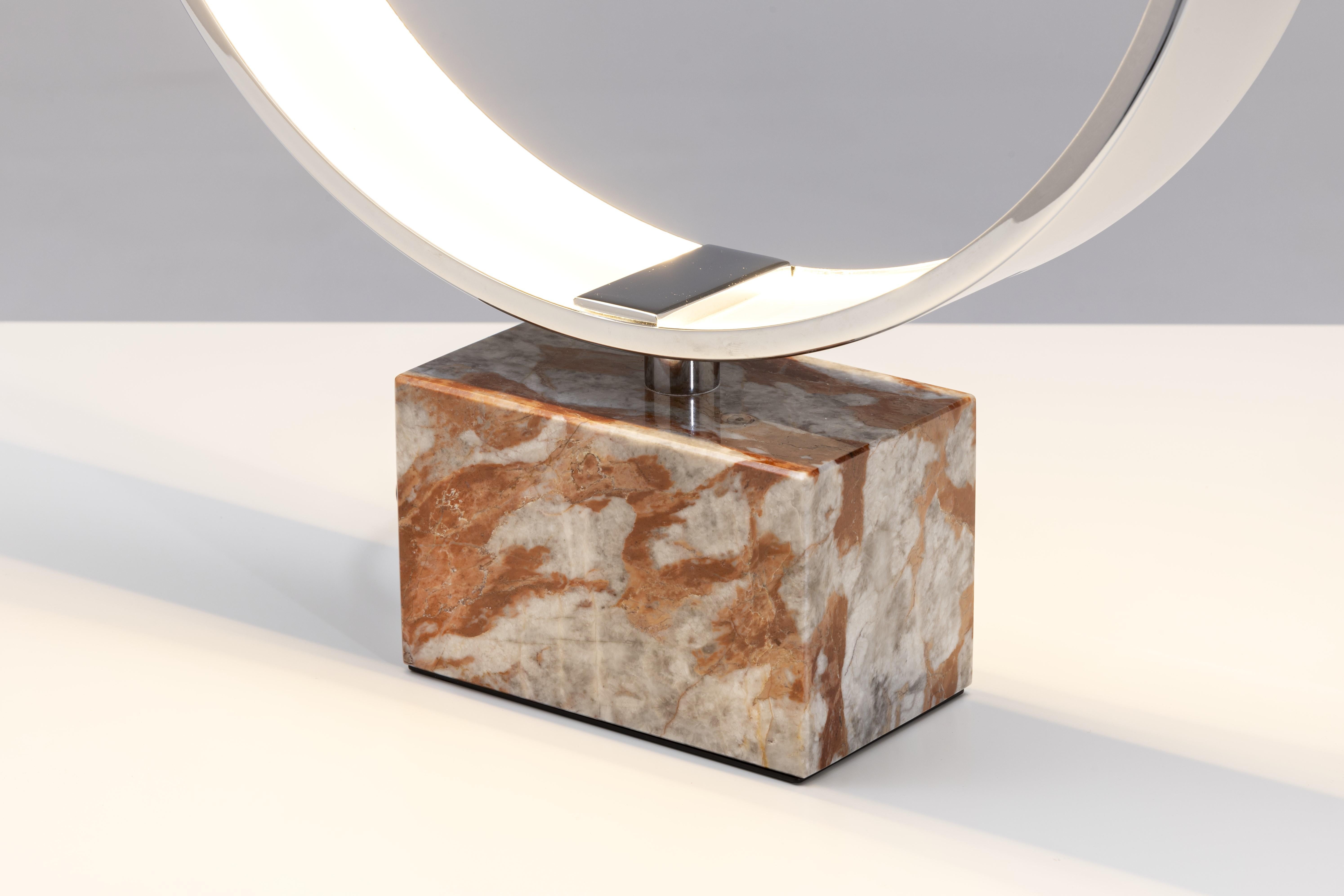A light ring of nuanced brightness, for a sensory experience of astral glossiness.
