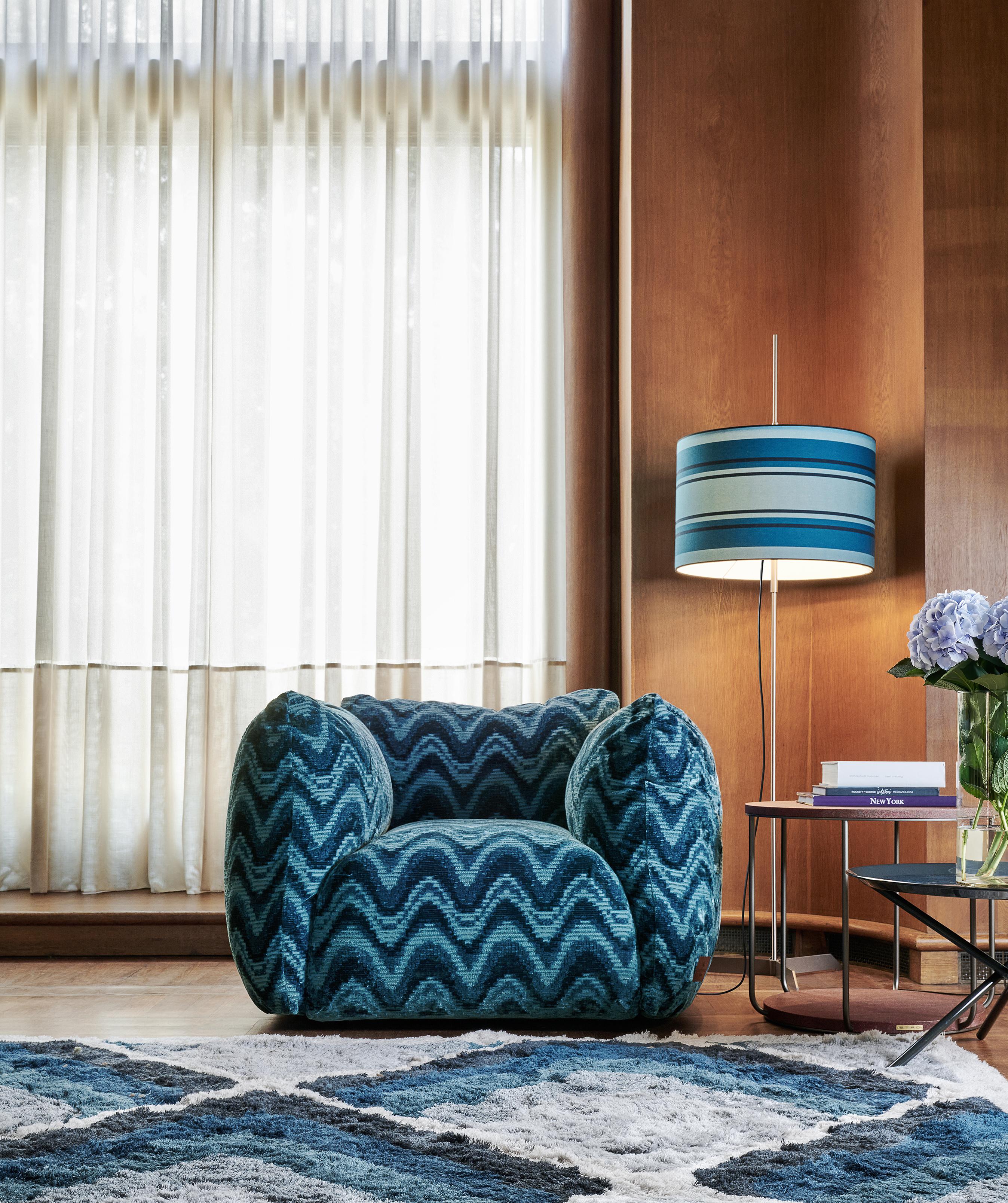 21st Century Cushy Armchair in Blue Jacquard Fabric by Etro Home Interiors In New Condition For Sale In Cantù, Lombardia