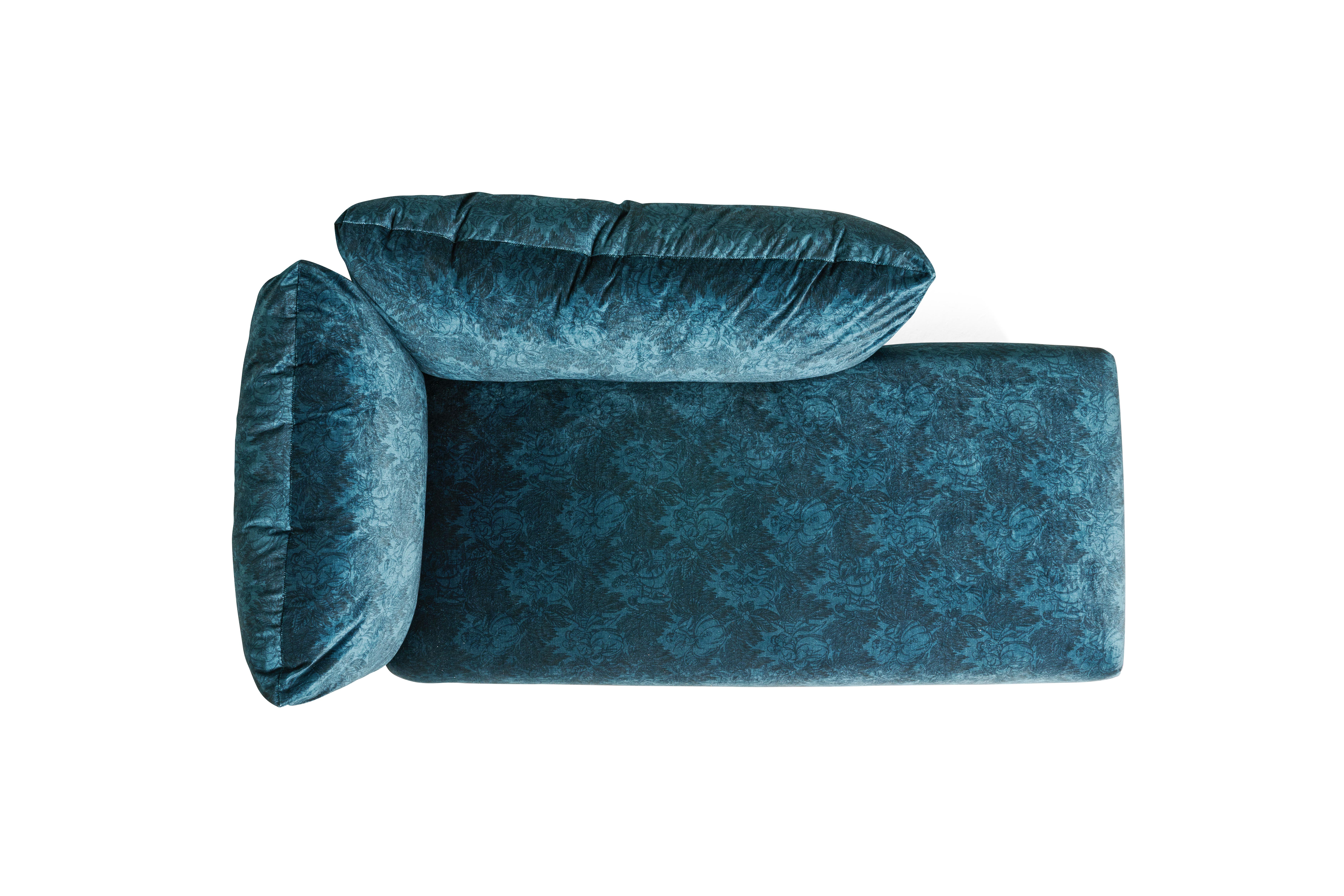 21st Century Cushy Dormeuse Left Armrest in Blue Velvet by Etro Home Interiors In New Condition For Sale In Cantù, Lombardia