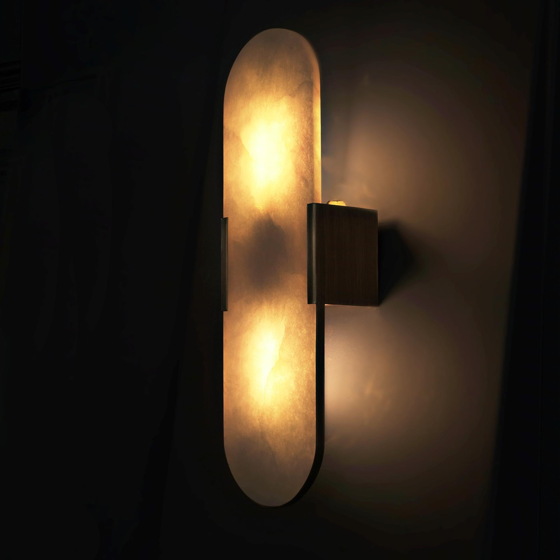 Lampada da parete Dahlia del XXI secolo in ottone e alabastro Made in Portugal di Creativemary in vendita 2
