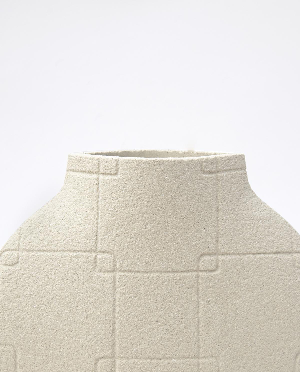 Fatto a mano 21st Century Dal N°1 Vase in White Ceramic, Hand-Crafted in France in vendita