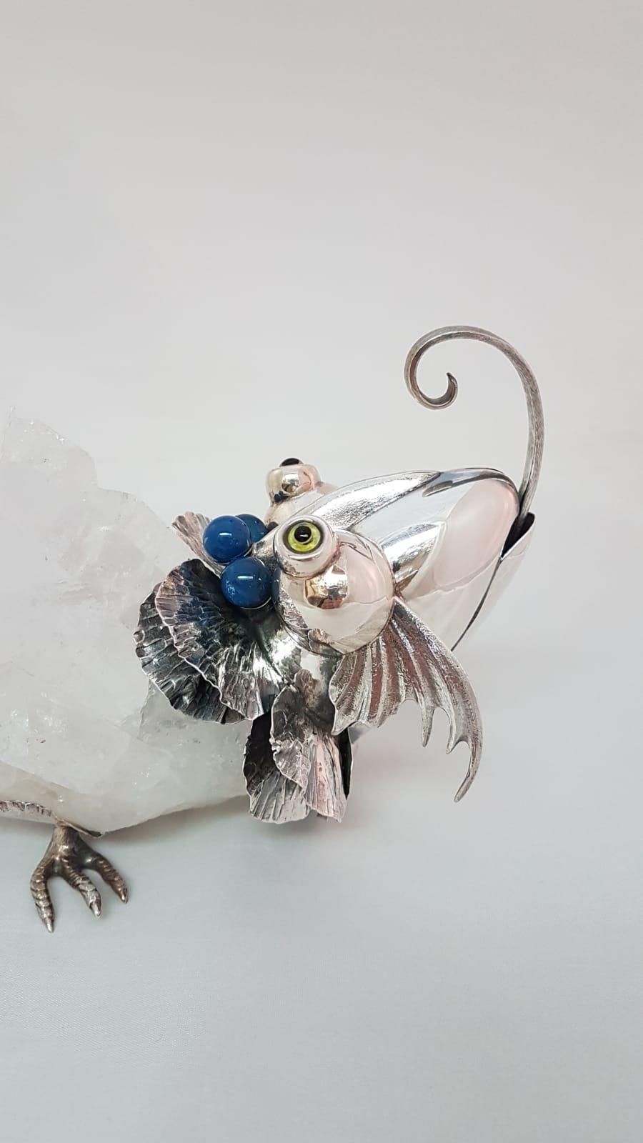 A unique piece of art, a sculpture representing a fantastic animal in sterling silver, crystal rock, agate and precious stones. Signed De Vecchi. Very rare to find. Collectible item. 

Sculpture name: Magherquarz
Silver 400gr.