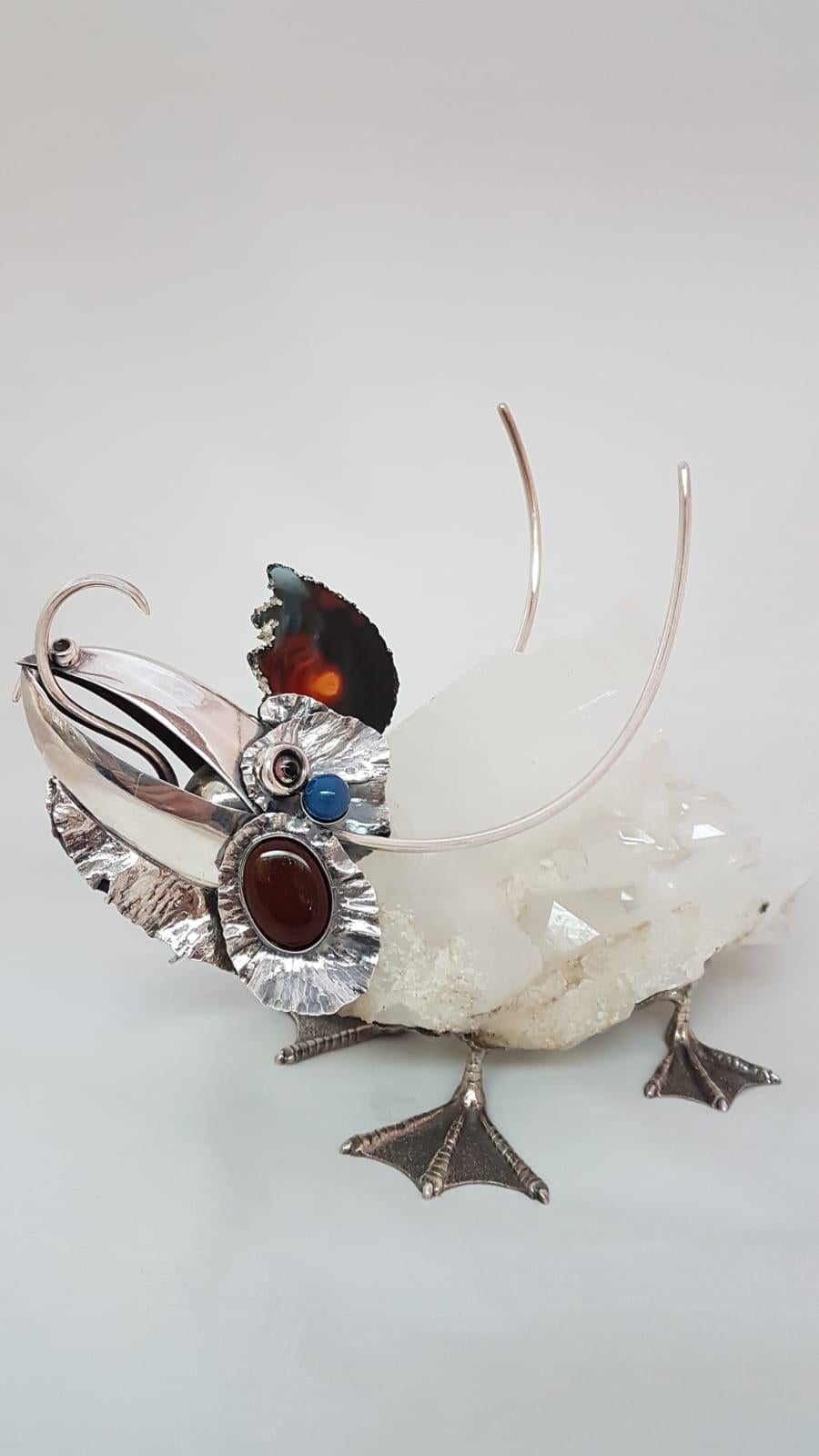 A unique piece of art, a sculpture representing a mouse in sterling silver, crystal rock and agate. Signed De Vecchi. Very rare to find. Collectible item.