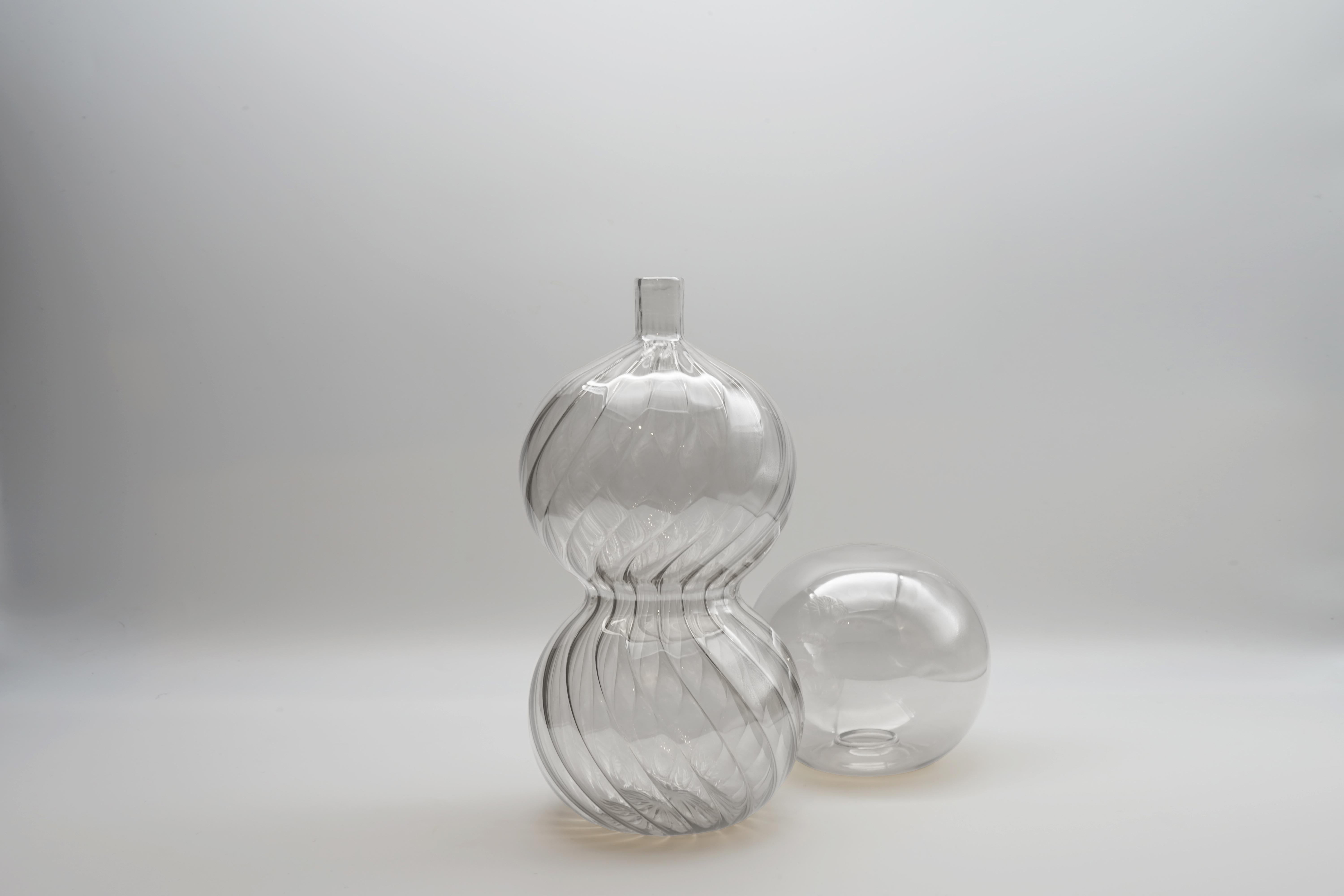 Autre Flacon de verre décoratif, couleur claire, Kanz en vente