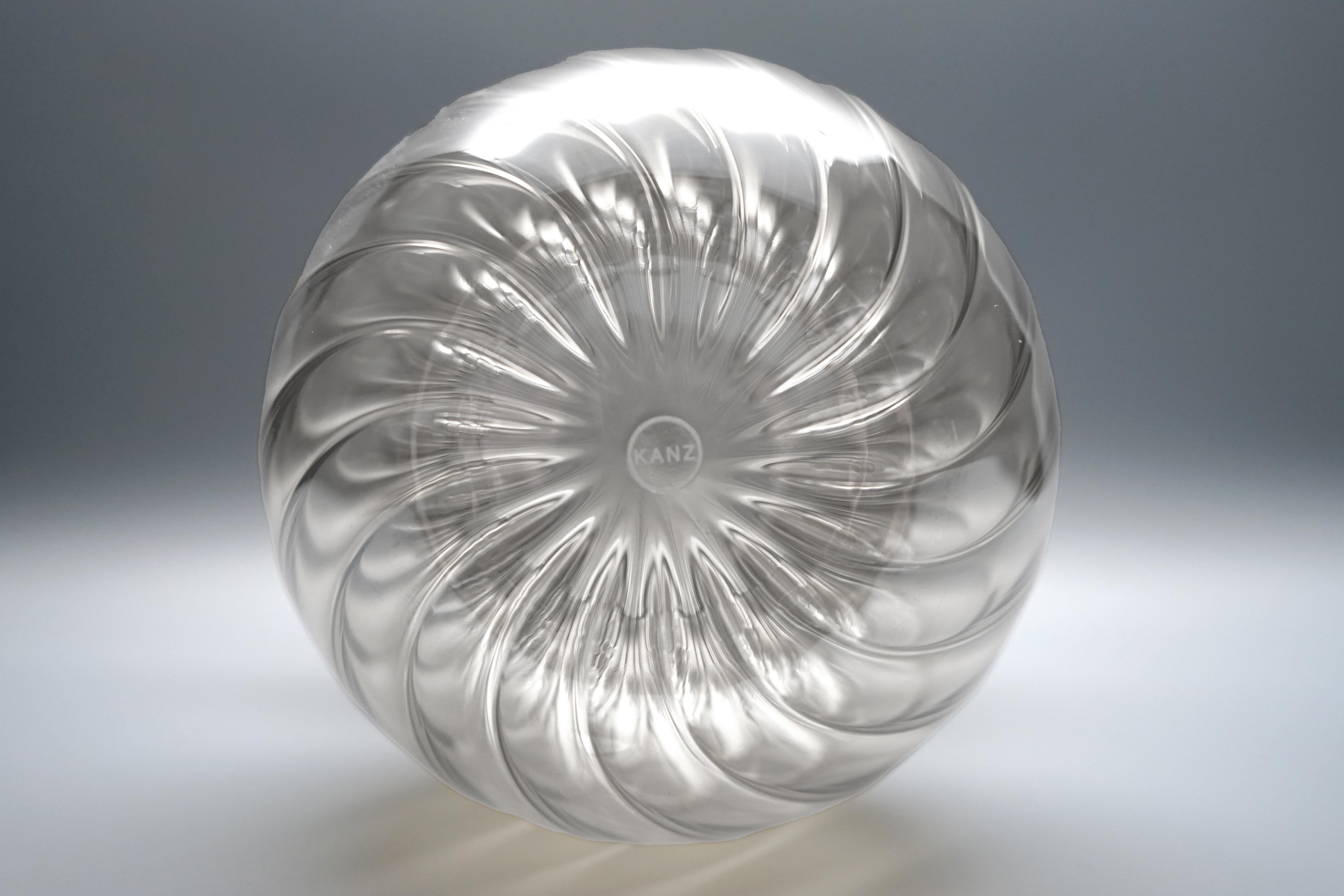 italien Flacon de verre décoratif, couleur claire, Kanz en vente
