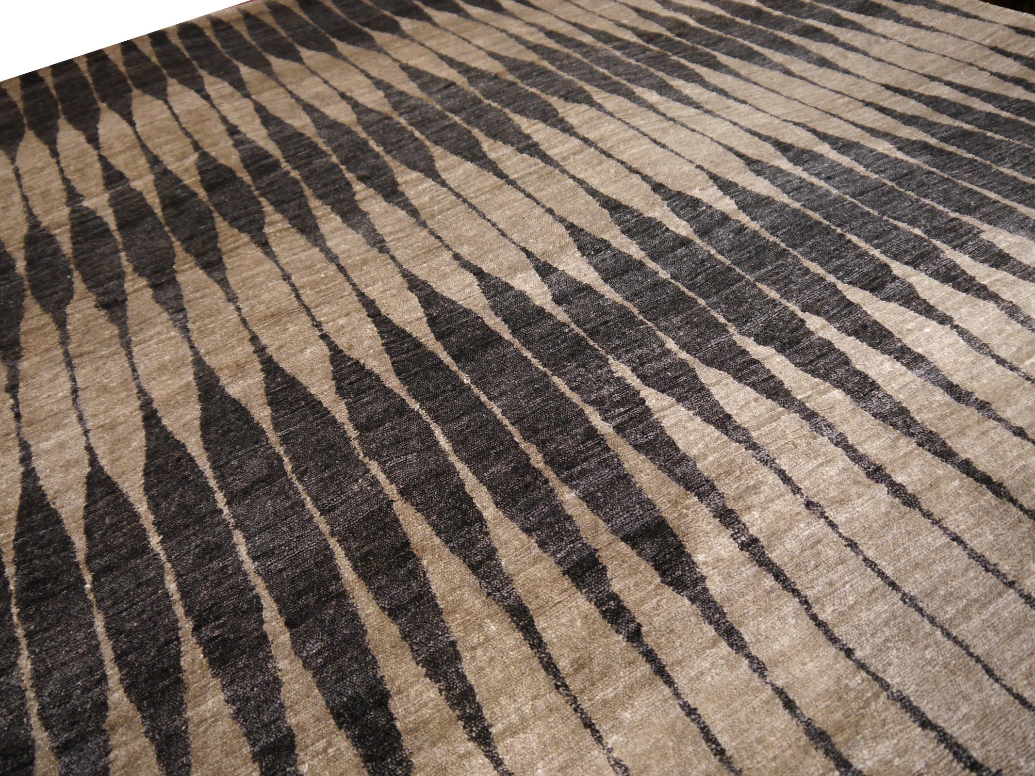 Alfombra de Seda Fina Anudada a Mano Gris Carbón Diseño Siglo XXI en venta 5