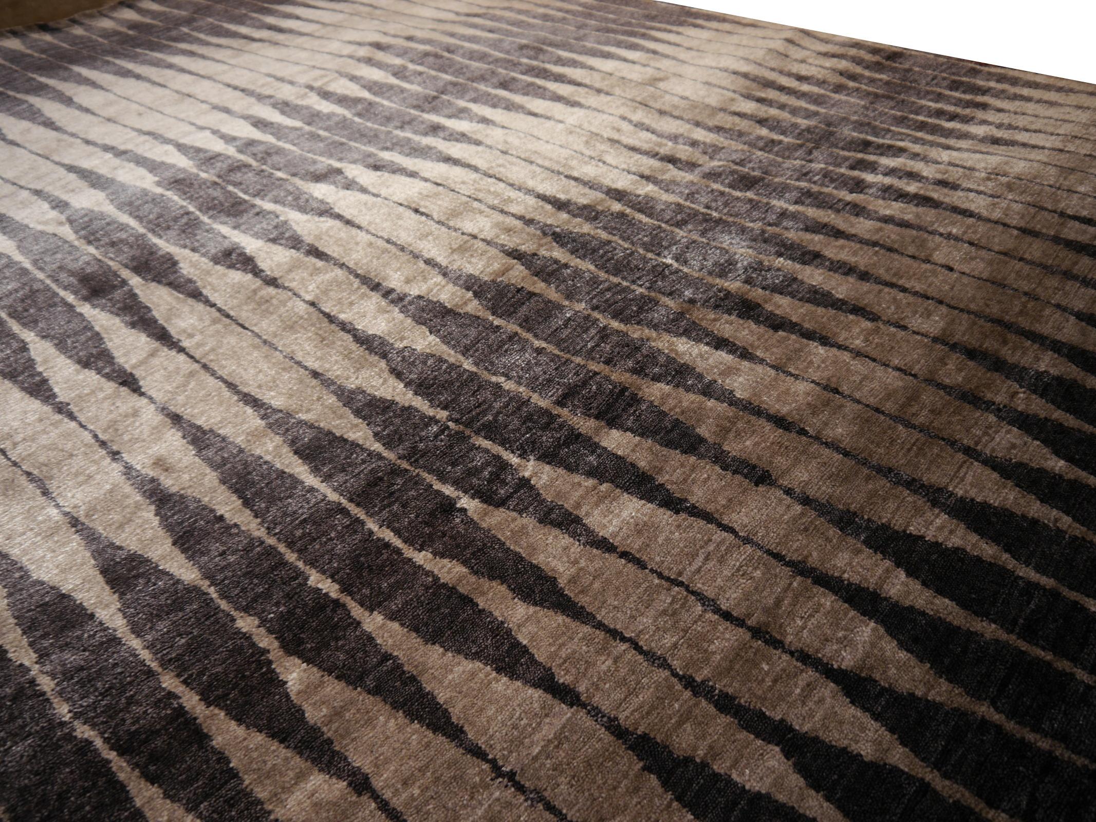 Handgeknüpfter grauer, anthrazitfarbener Seidenteppich im 21. Jahrhundert Design im Angebot 9