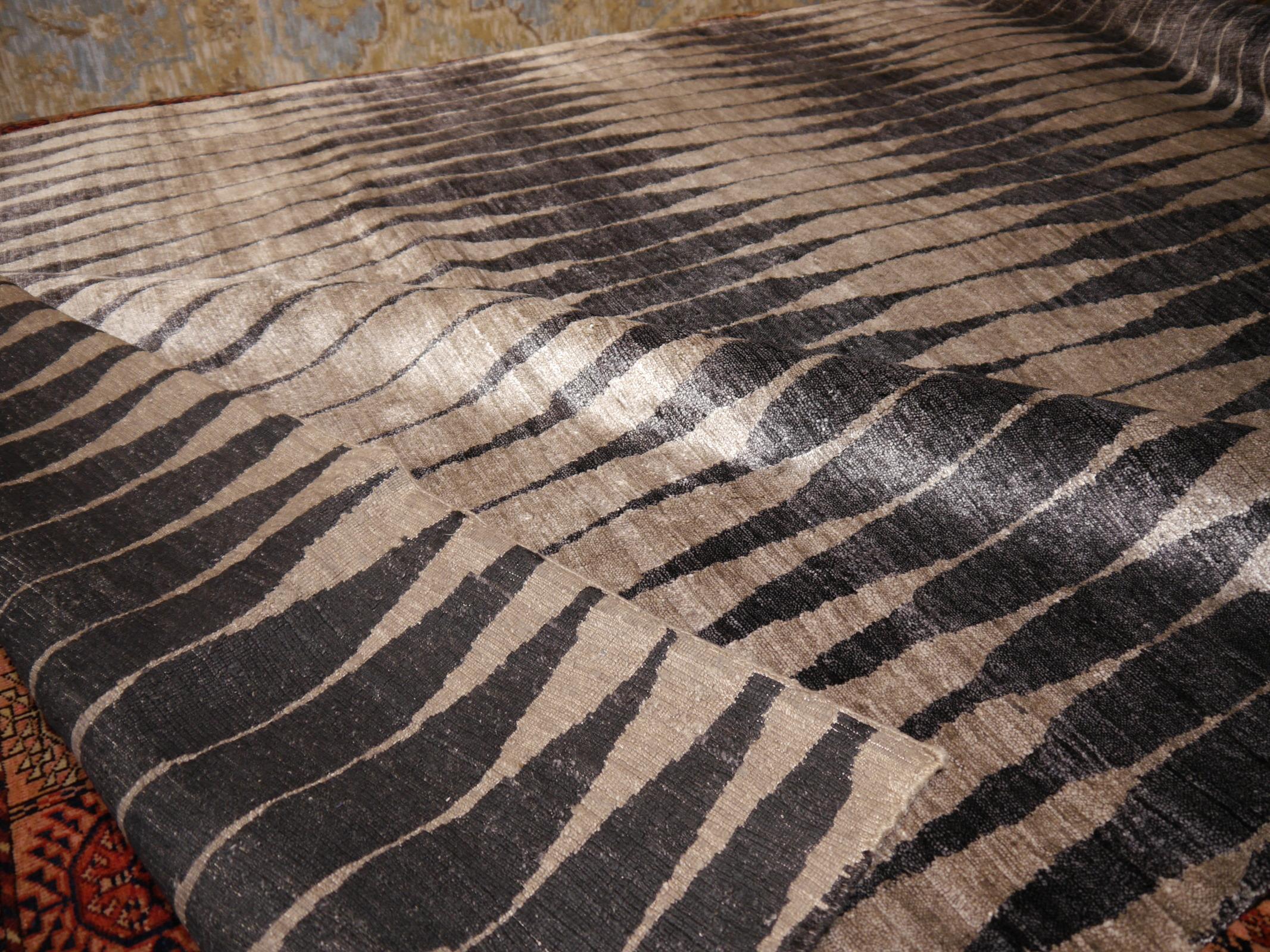 Alfombra de Seda Fina Anudada a Mano Gris Carbón Diseño Siglo XXI Anudado a mano en venta