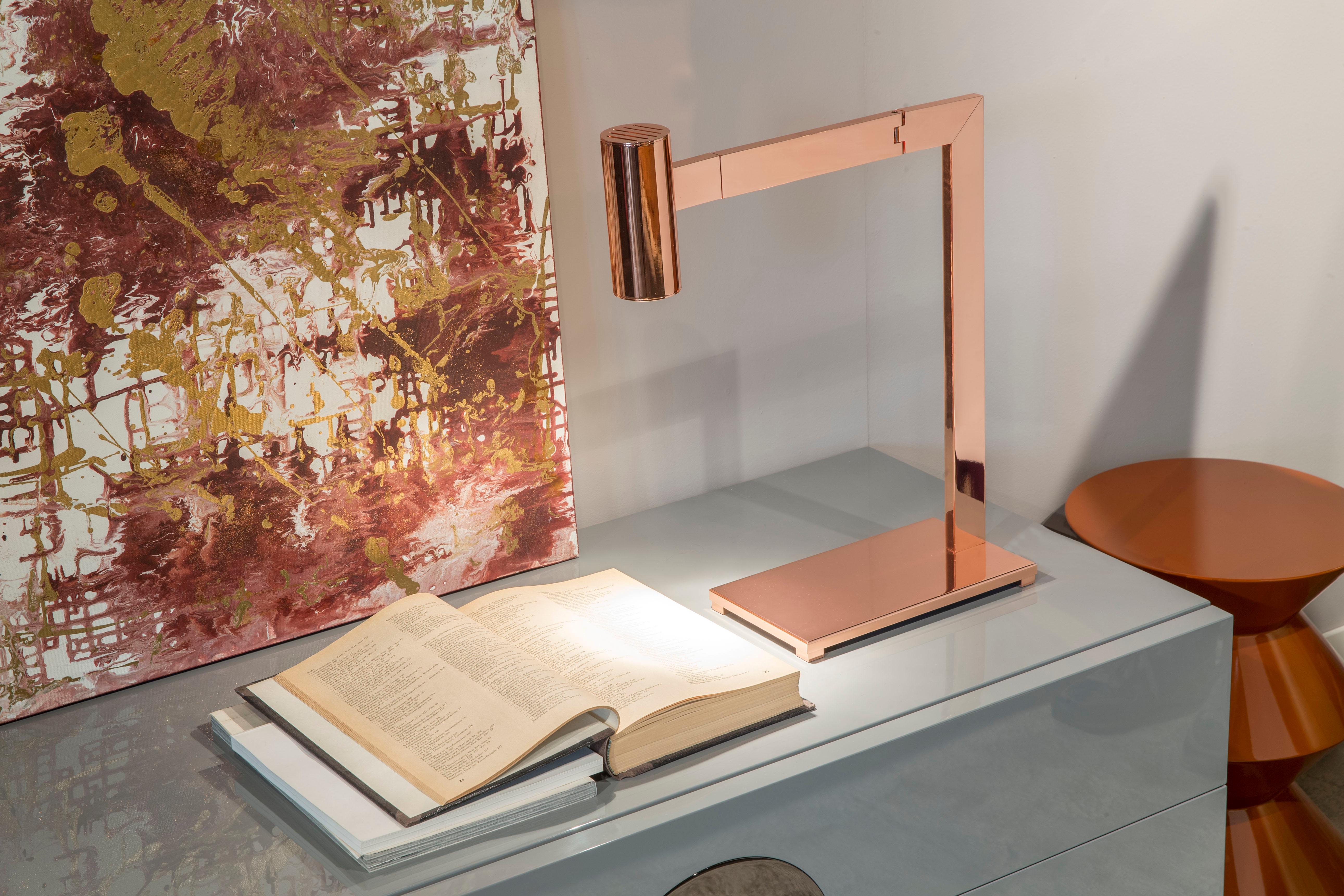 21st Century Design William Pianta Tisch Schreibtischlampe Mahari Glänzend Kupfer LED (21. Jahrhundert und zeitgenössisch) im Angebot