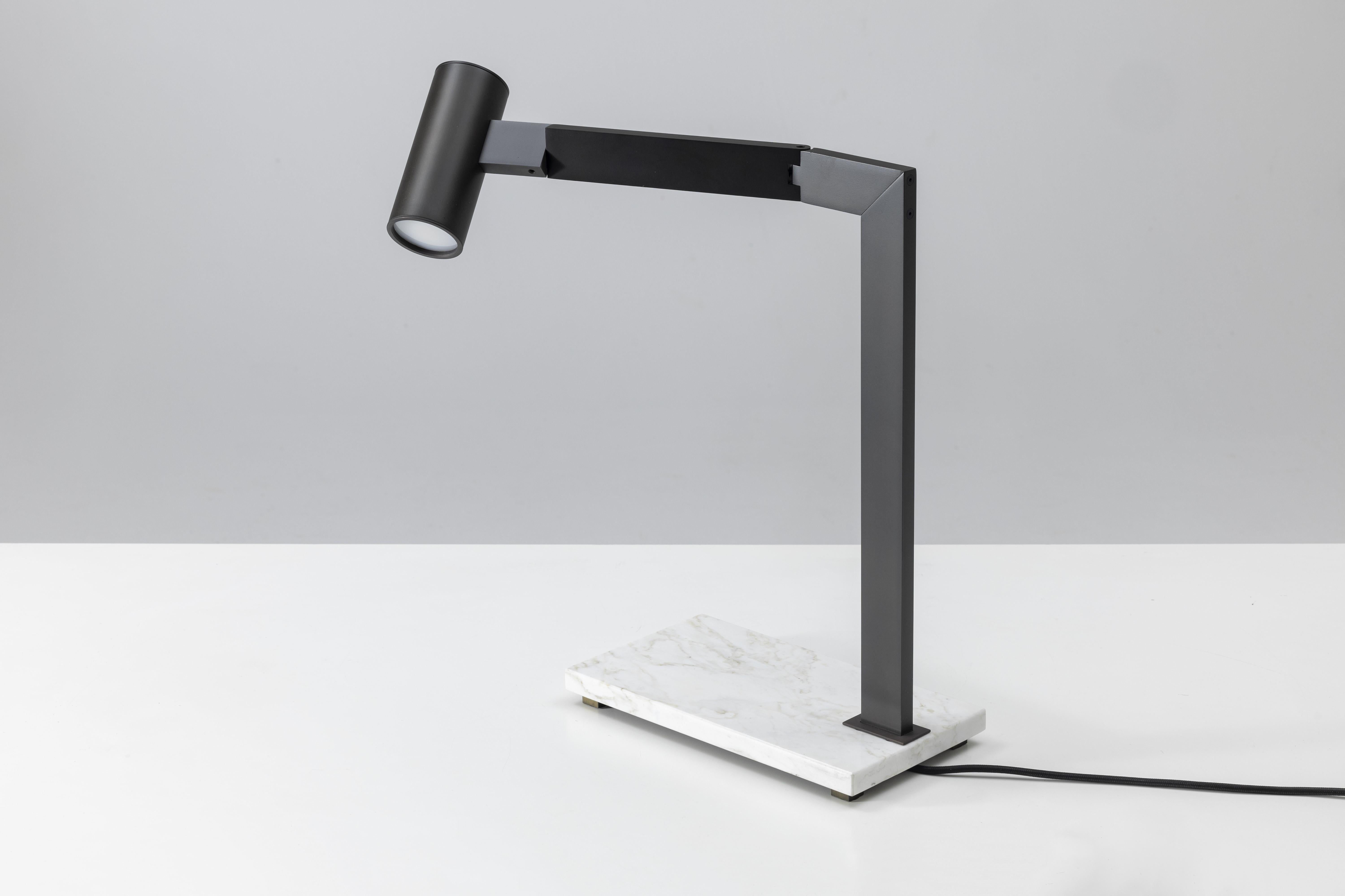 Be inspired by the new Nahoor’s Mahari collection,
which presents unique proposals: the pure lines of the
metal components combined with the elegance of the
marble bases.
A proposal that can be declined in modern
environments or in more classic
