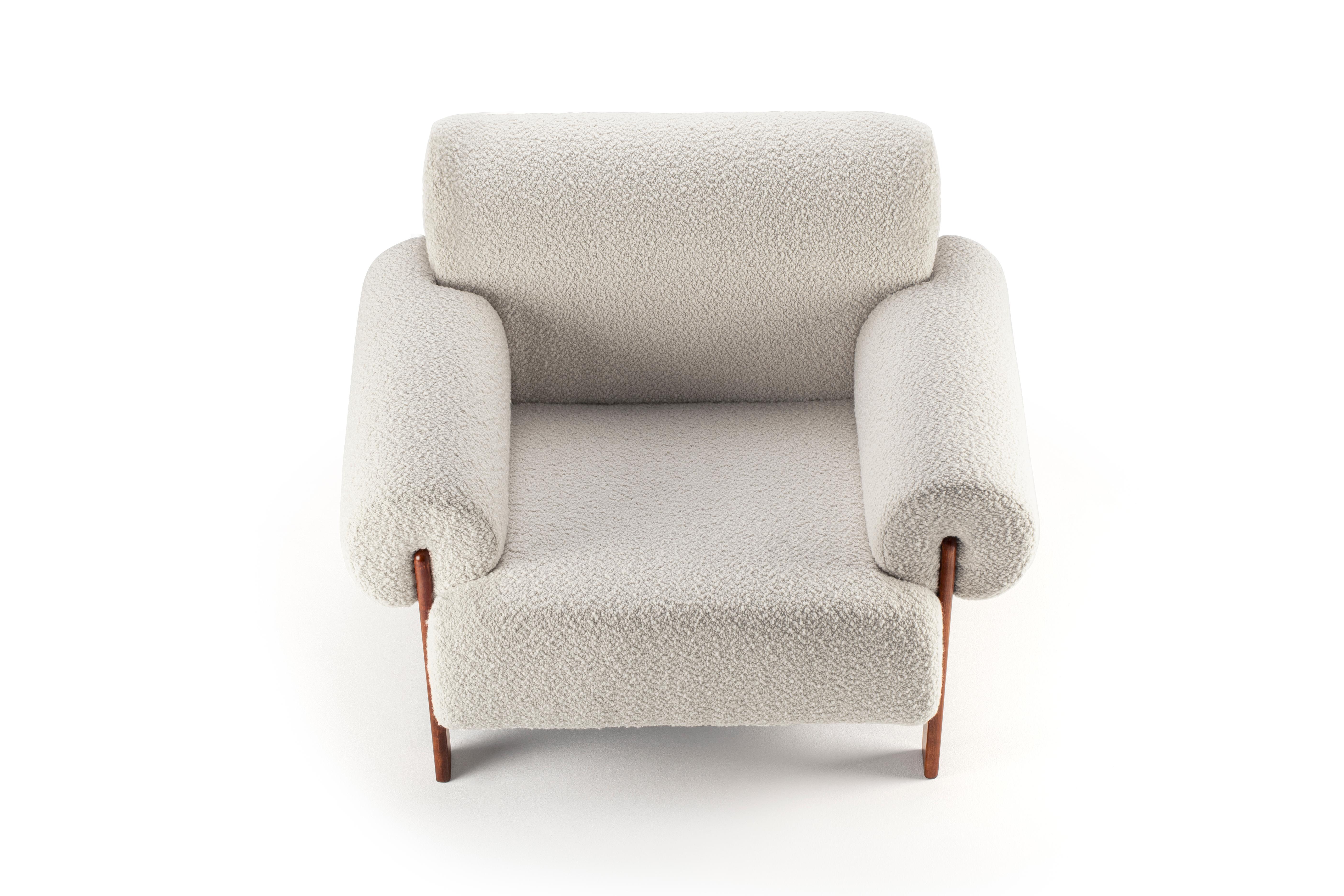 Zeitgenössischer moderner Paloma-Sessel aus Zumirez-Stoff von Collector Studio (21. Jahrhundert und zeitgenössisch) im Angebot