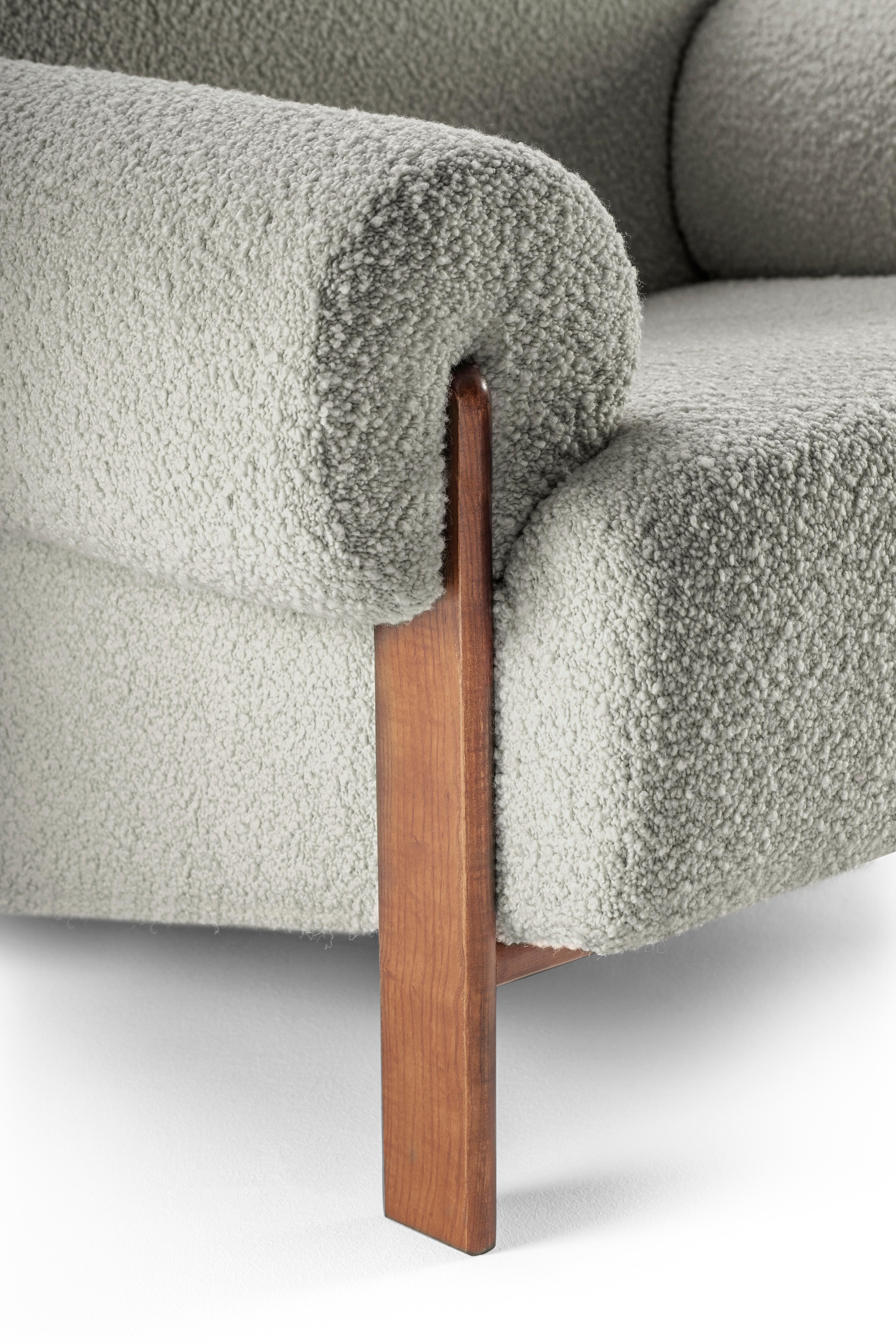 Zeitgenössischer moderner Paloma-Sessel aus Zumirez Tabacco-Stoff von Sammler (21. Jahrhundert und zeitgenössisch) im Angebot