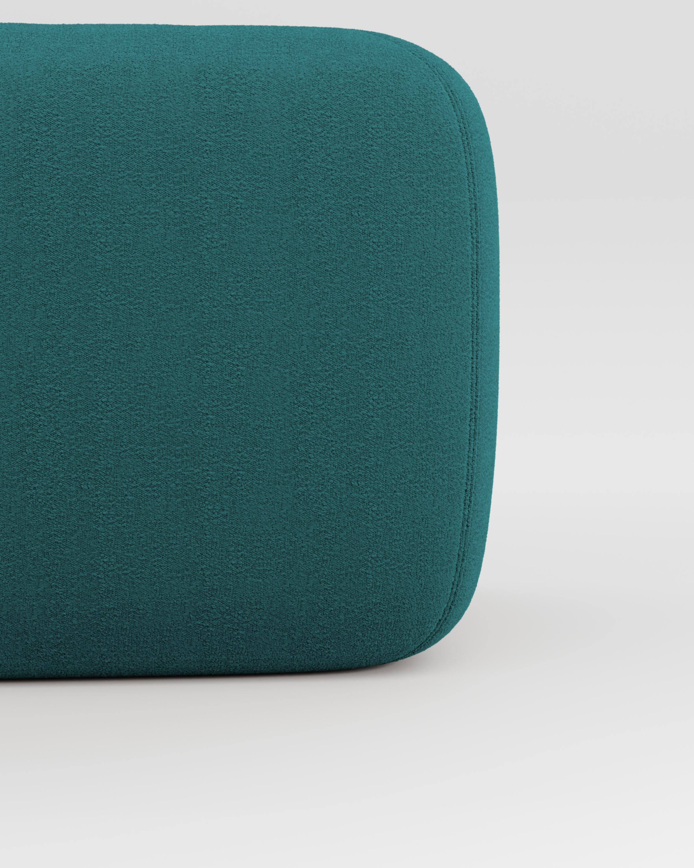 Ce fauteuil amusant et sophistiqué du 21e siècle conçu par Collector Studio, avec sa forme simple et son jeu de couleurs attrayant, ainsi que d'autres combinaisons possibles de matériaux, lui confère un style très polyvalent. Le fauteuil peut se