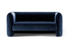 Divano moderno Jacob in tessuto di velluto blu profondo di Collector Studio A