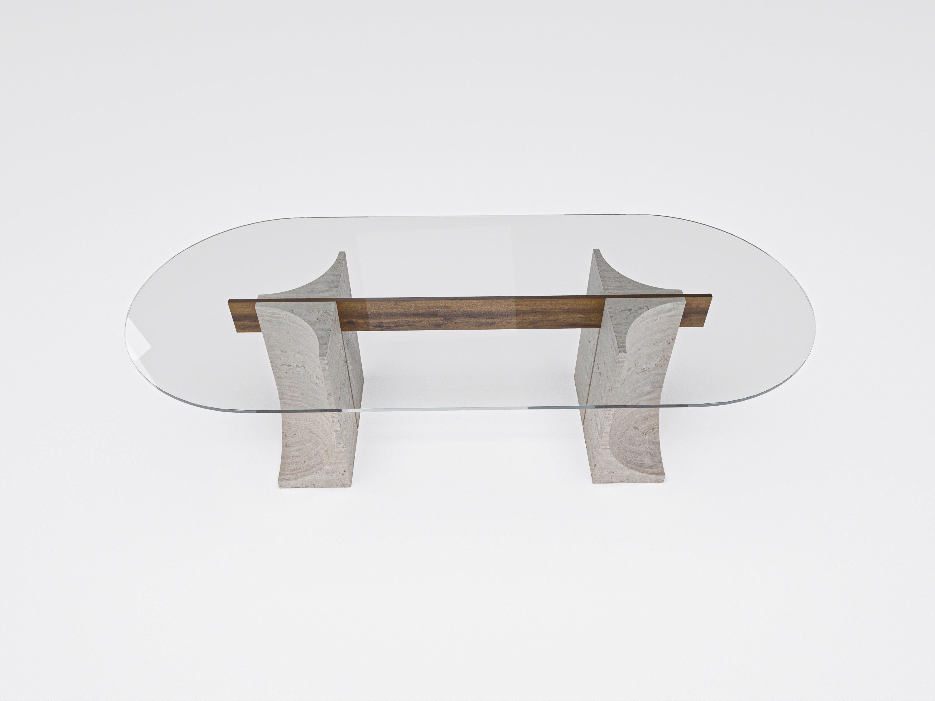 Portugais Table de salle à manger contemporaine à bords modernes en marbre travertin par Collector Studio en vente