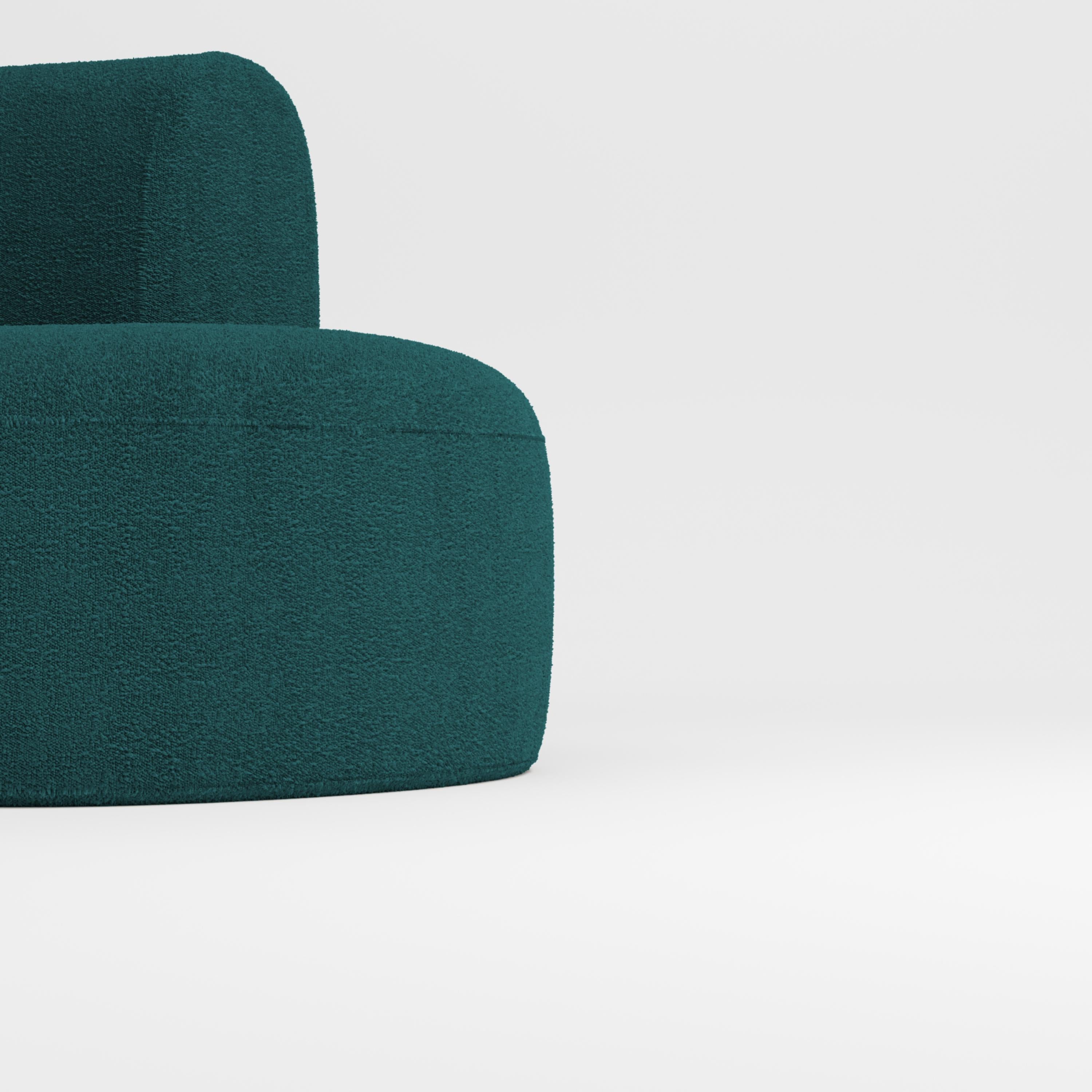 Hug sofa is defined by clean, simple lines and a distinctive armrest detail.
The armrest, half overlapping the seat cushion, creates an interlocking detail between the two elements, while the padding, firm and welcoming at the same time,