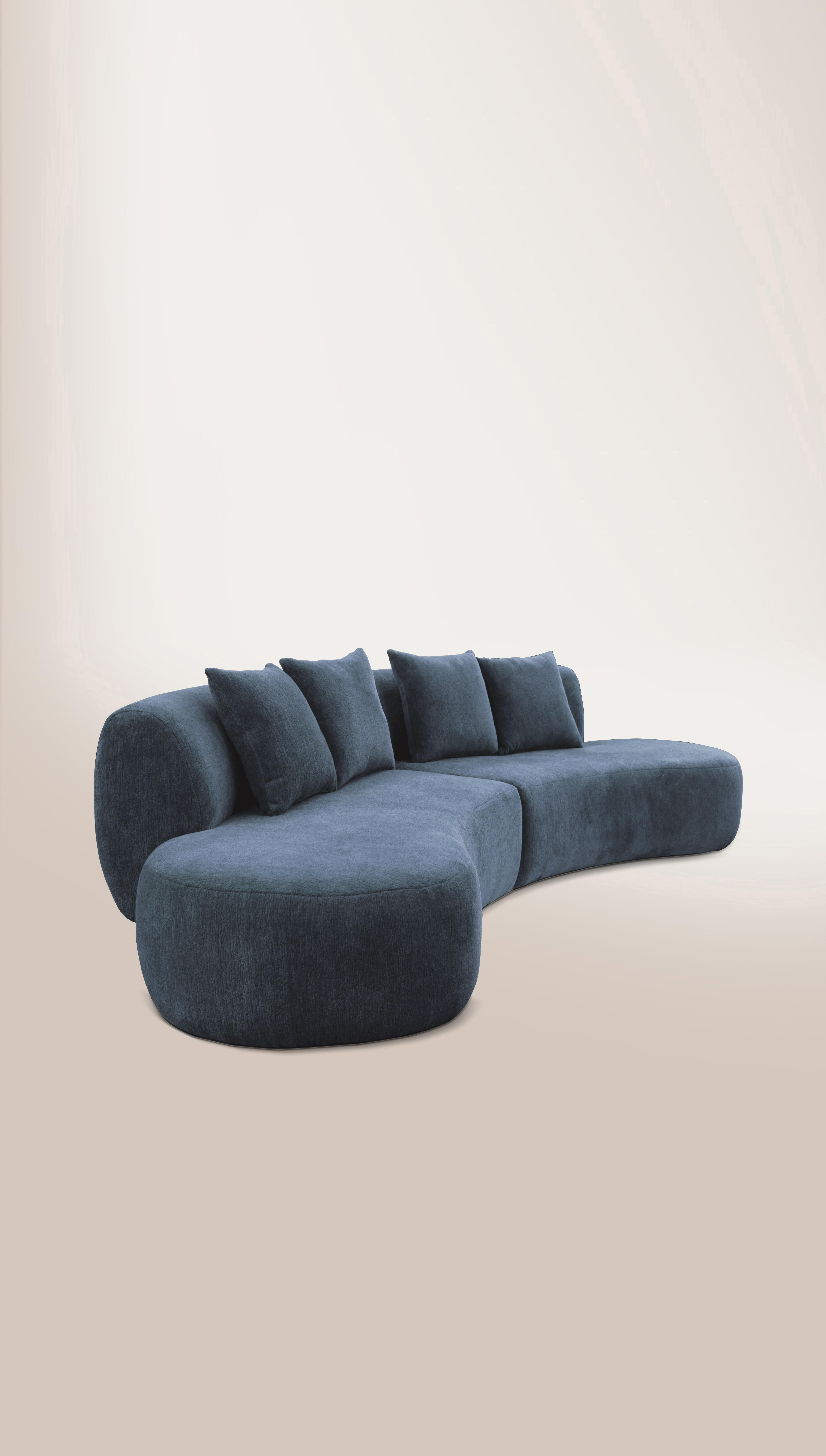 Hug sofa is defined by clean, simple lines and a distinctive armrest detail.
The armrest, half overlapping the seat cushion, creates an interlocking detail between the two elements, while the padding, firm and welcoming at the same time,