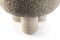 Siglo XXI Diseñado por Saccal Design House Hygge Taburete Latte Boucle Travertino