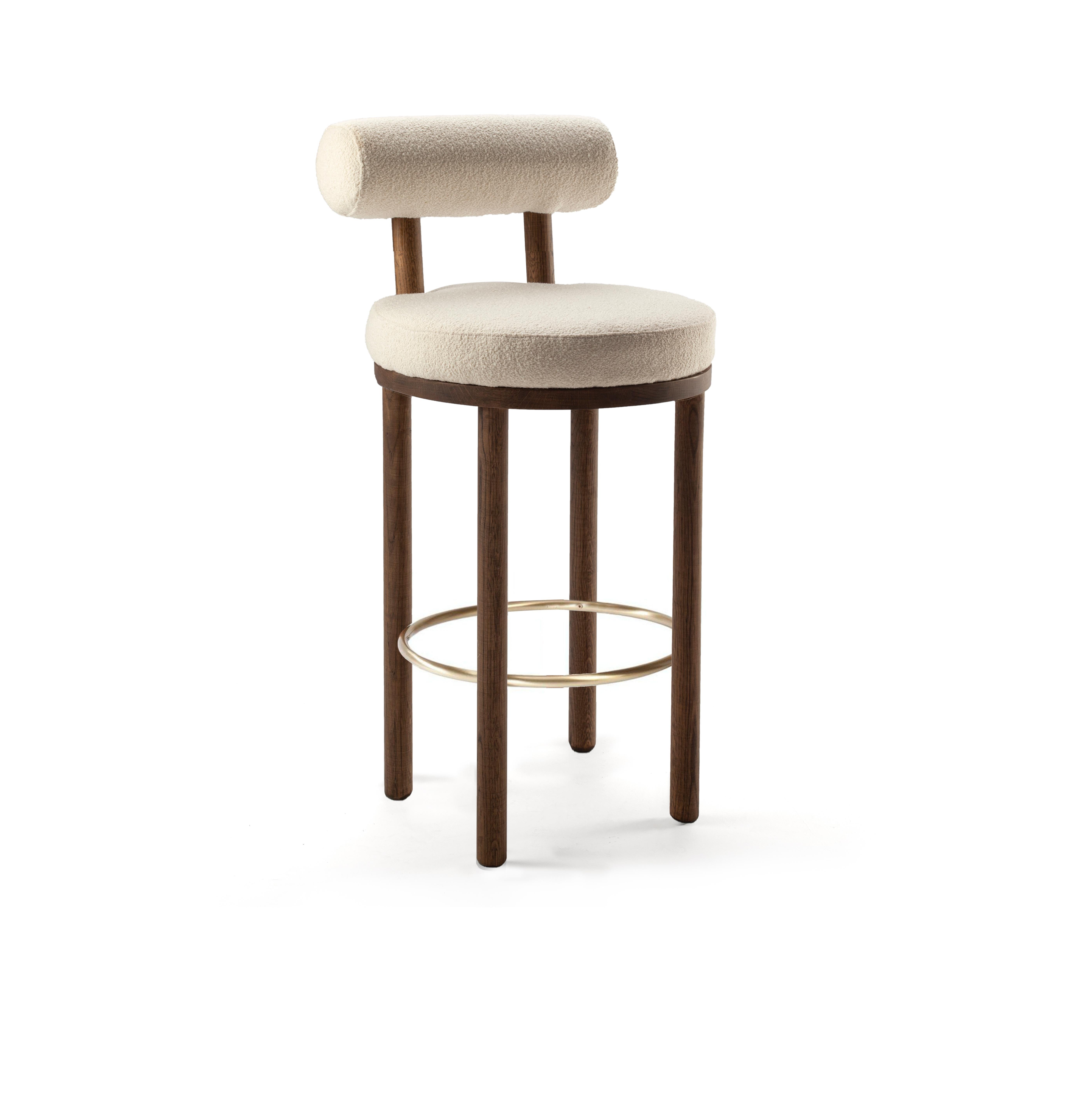 Une chaise qui mélange les approches de design moderne et classique.
Conçue pour épouser le corps, cette chaise durable et solide se caractérise par une structure du corps en bois massif.