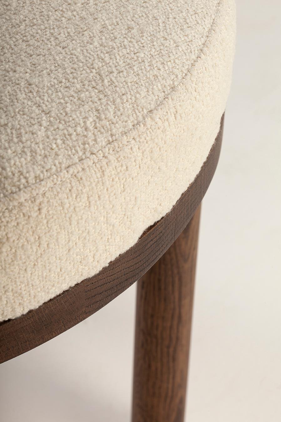Cuir 21e siècle conçu par Studio Rig Moca Bar Chair Fabric Oak, lot de 4 en vente