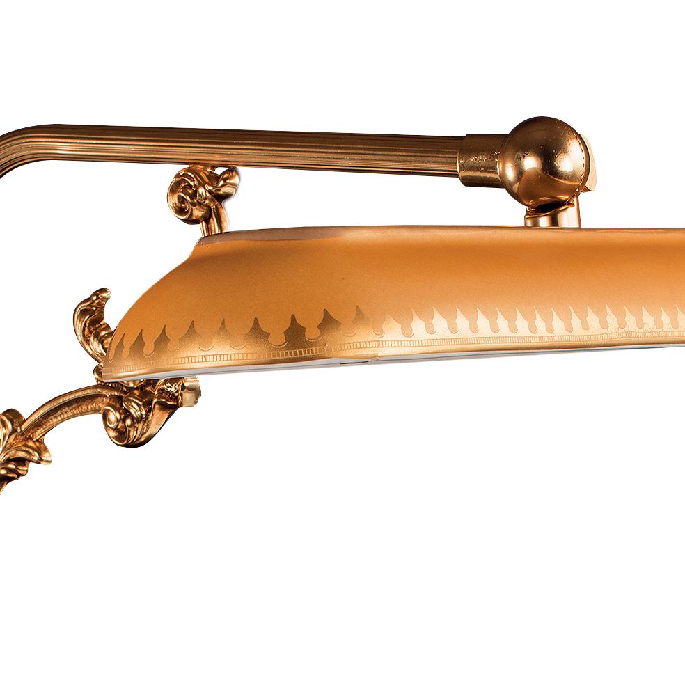 21st Century desk lamp in golden bronze and with porcelain diffuser decorated with gold silk. The metal parts are finely chiselled. The joint on the bar allows you to direct the light so as to illuminate the desired part. The possibility of
